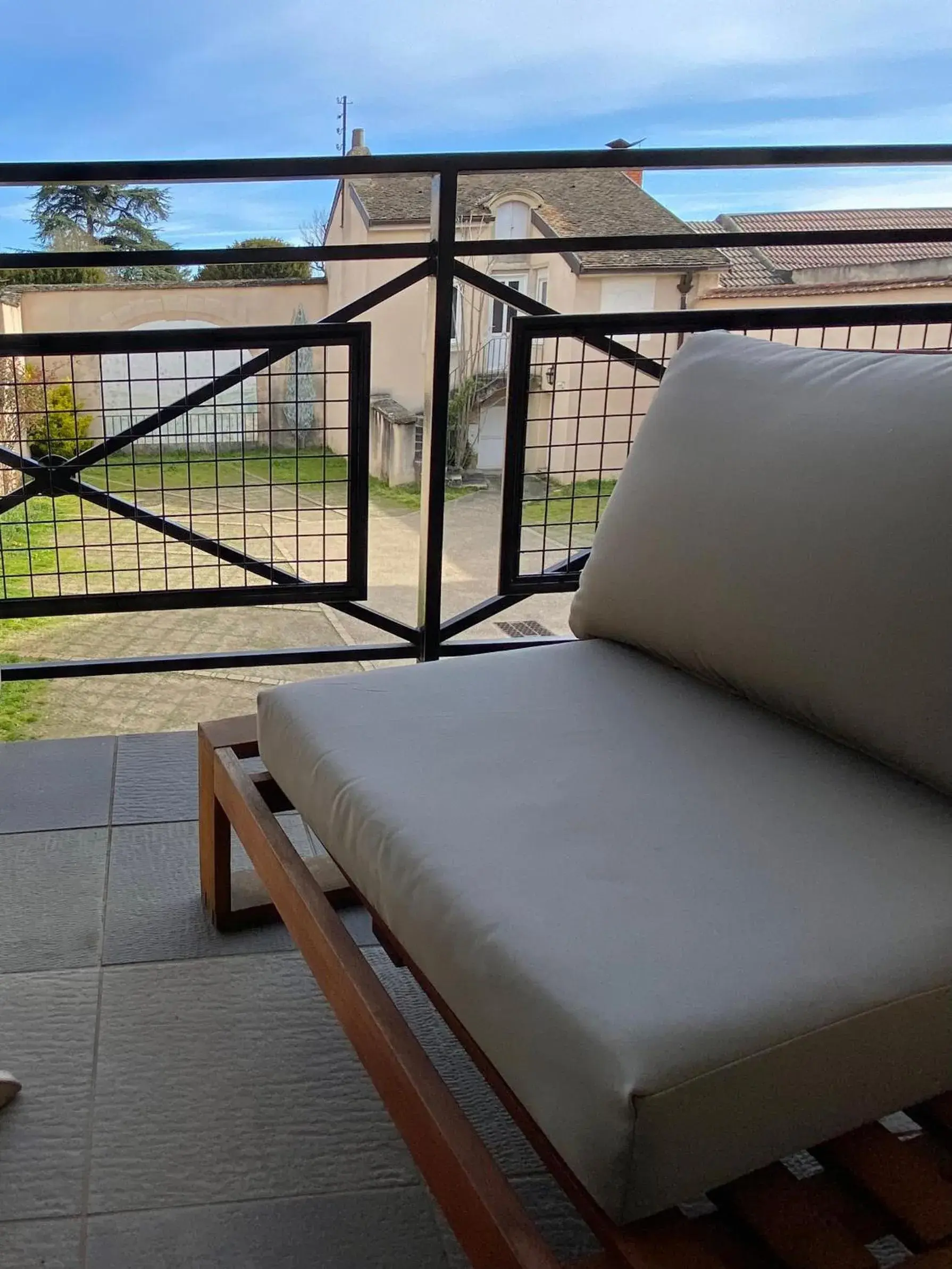 Superior Double or Twin Room in Hôtel de la Paix, Beaune Superior Double or Twin Room in Hôtel de la Paix, Beaune