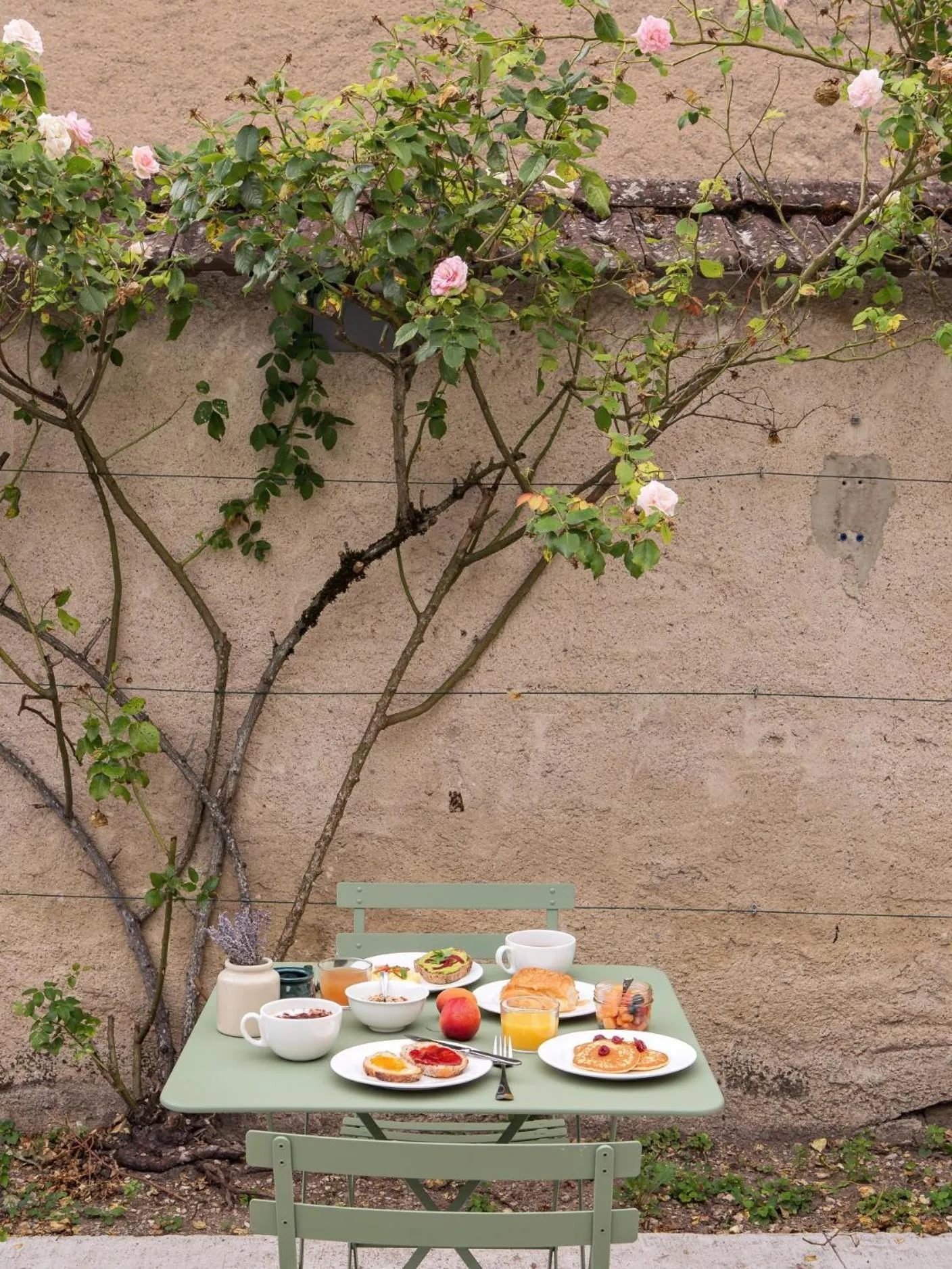 Property building in ALFRED HOTELS Beaune La Madeleine