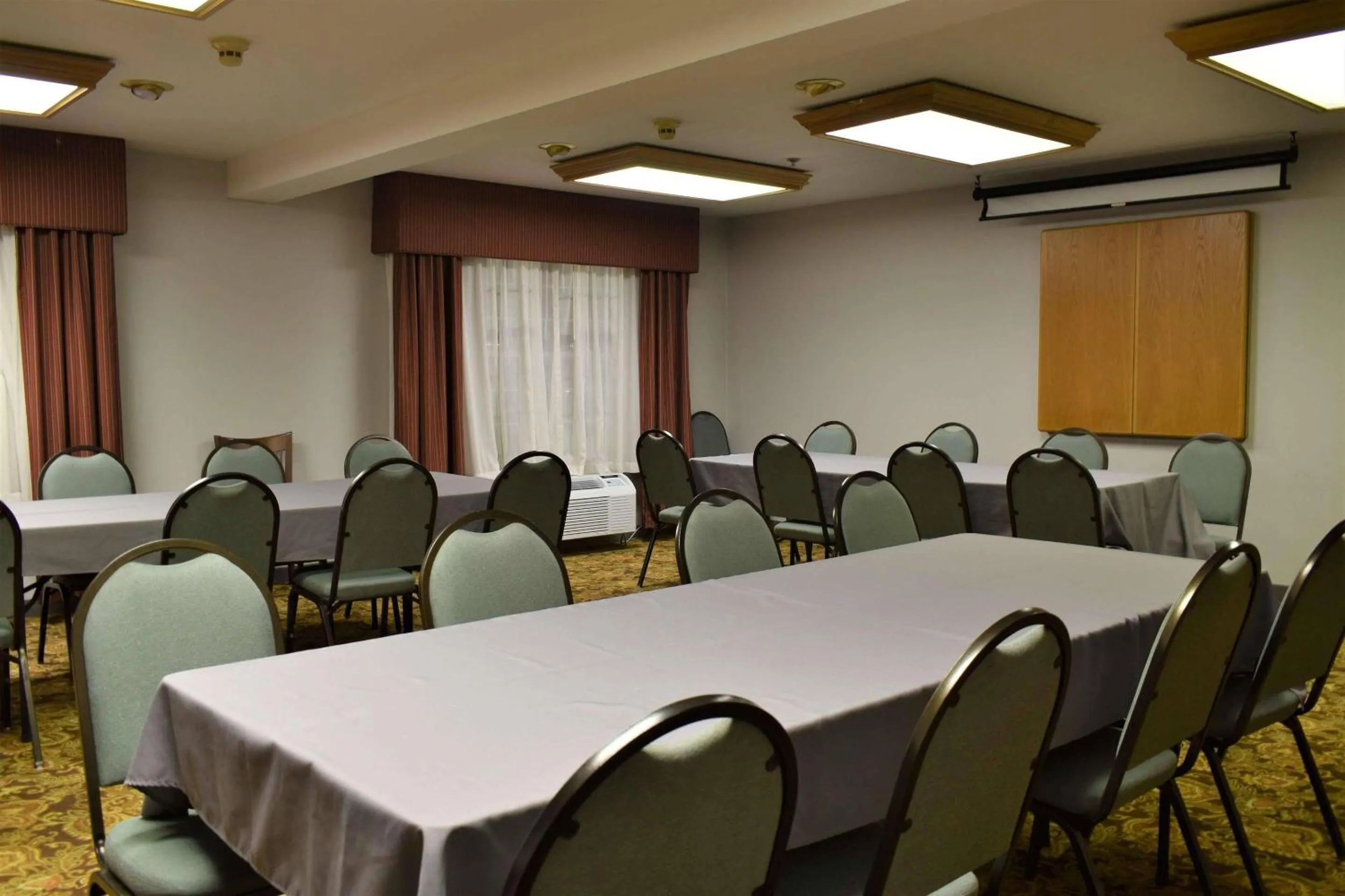 Meeting/conference room in Country Inn & Suites by Radisson Kenosha - Pleasant Prairie
