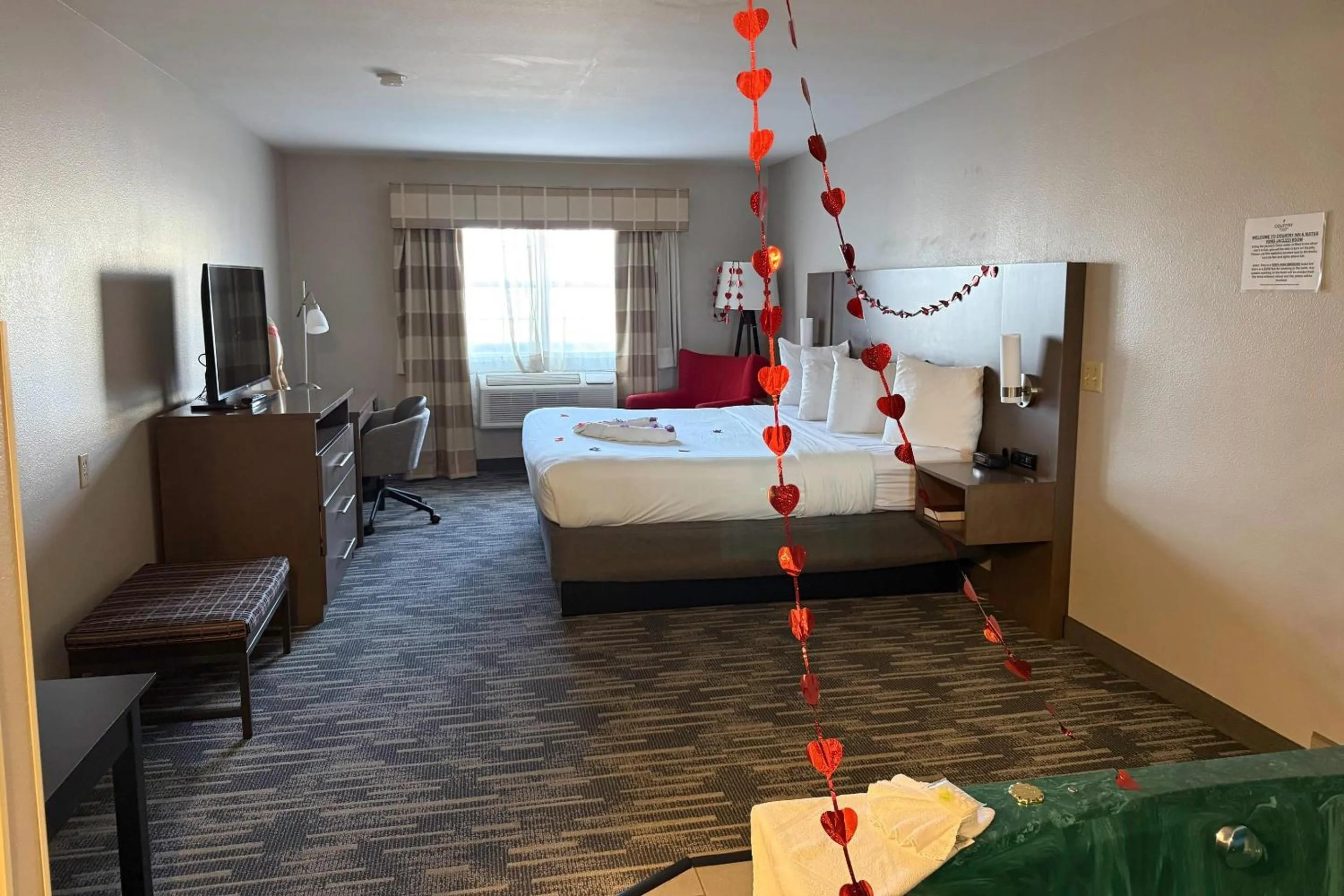 Bedroom, Bed in Country Inn & Suites by Radisson Kenosha - Pleasant Prairie