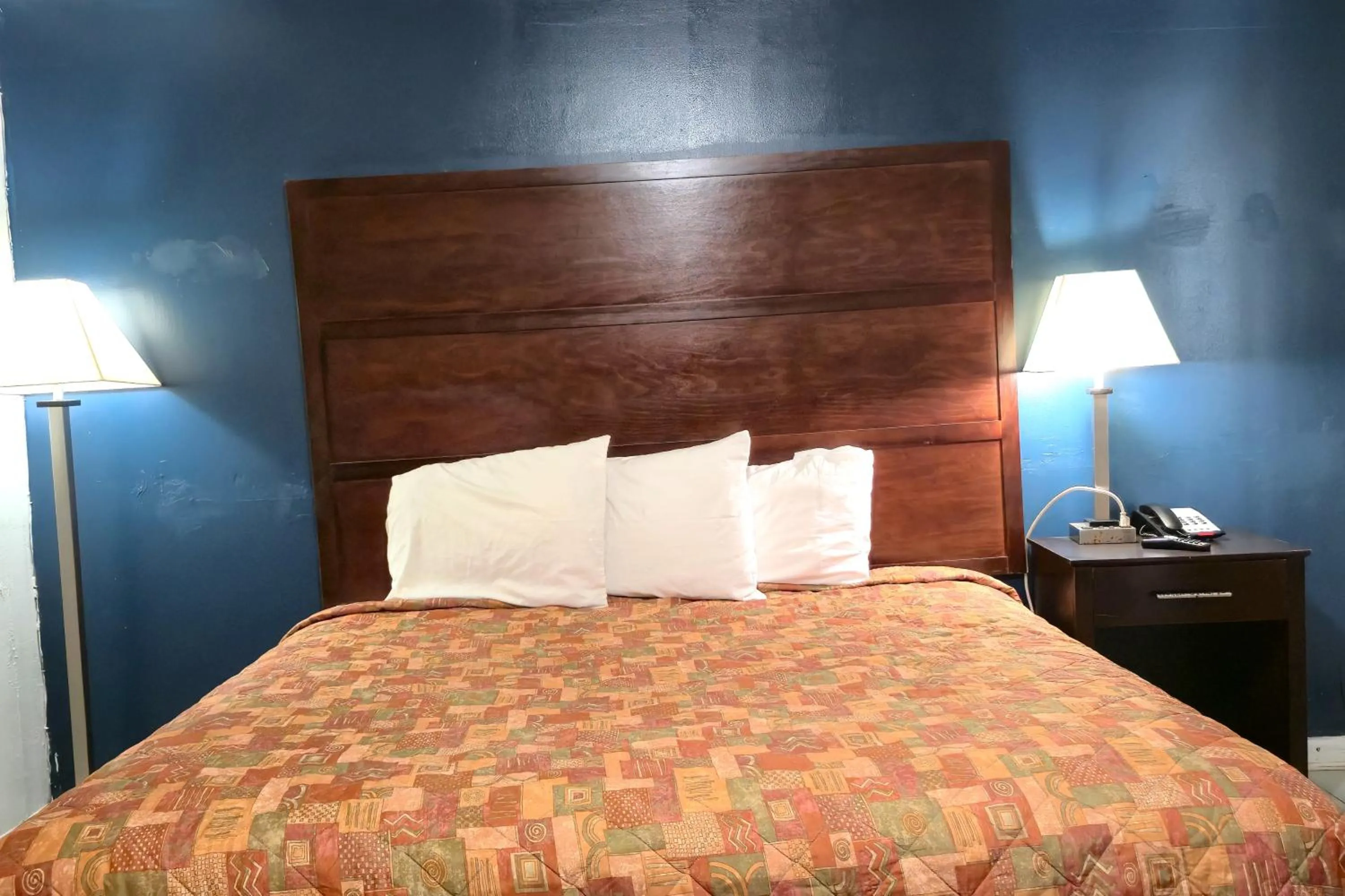Bedroom, Bed in Holiday Motel by Belvilla Cleveland, TN