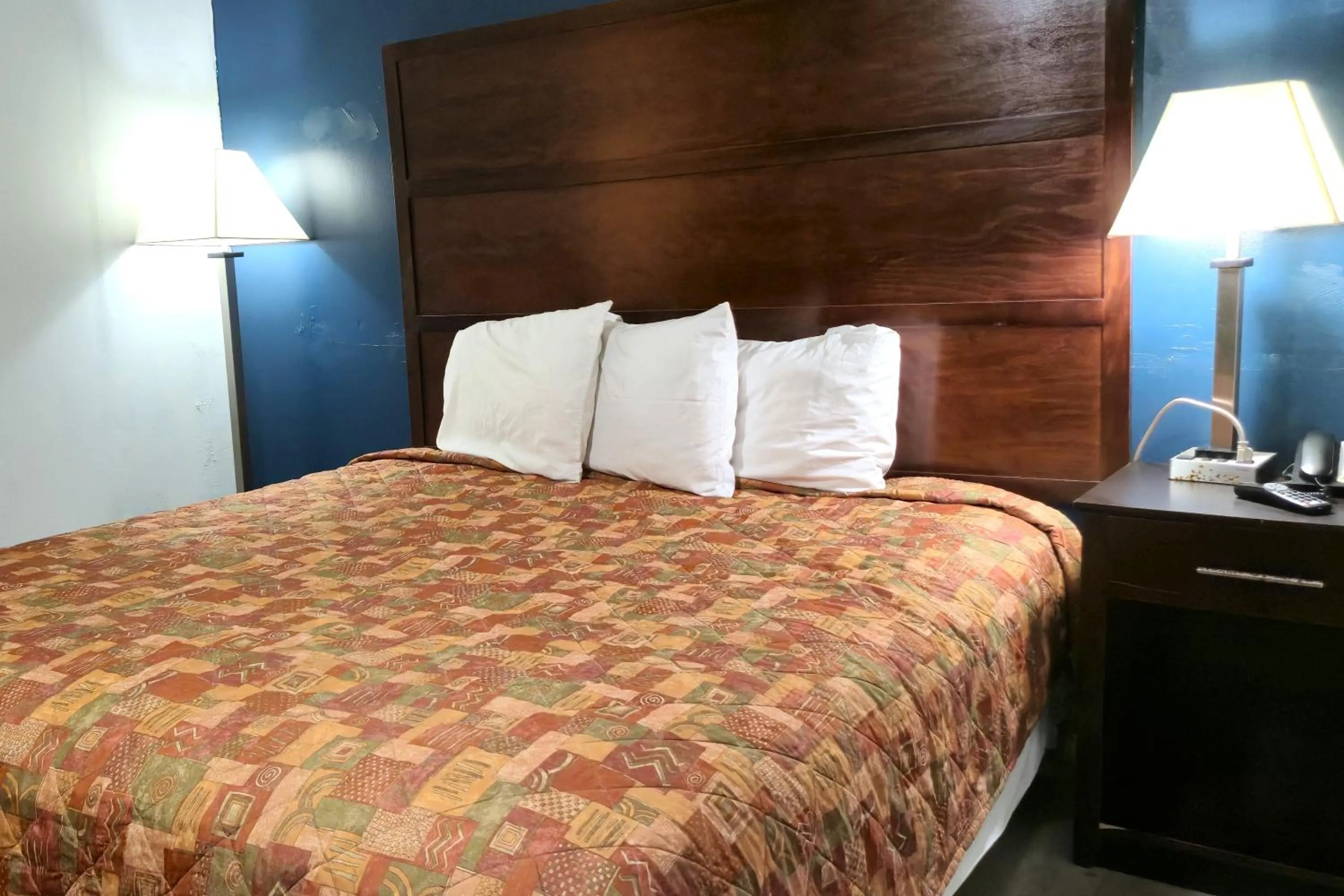 Bedroom, Bed in Holiday Motel by Belvilla Cleveland, TN