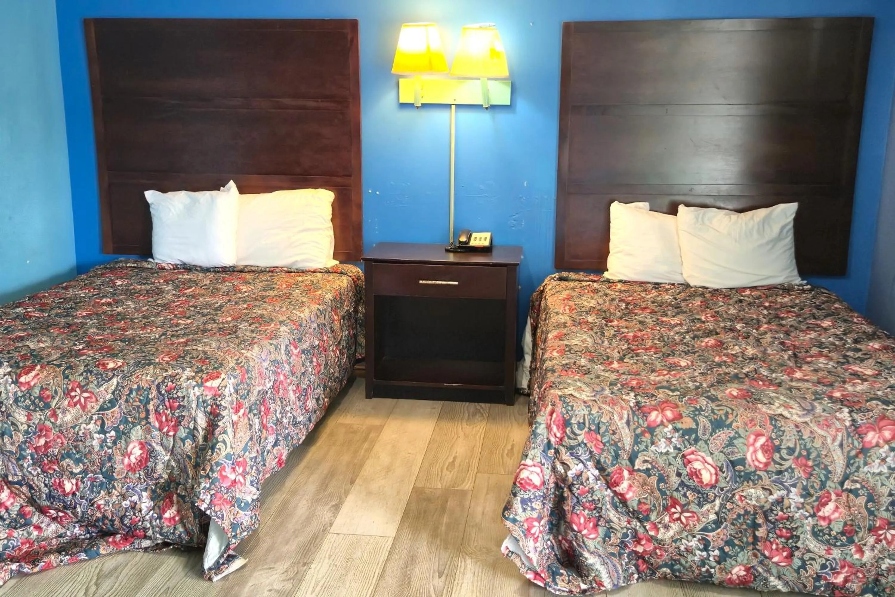 Bedroom, Bed in Holiday Motel by Belvilla Cleveland, TN