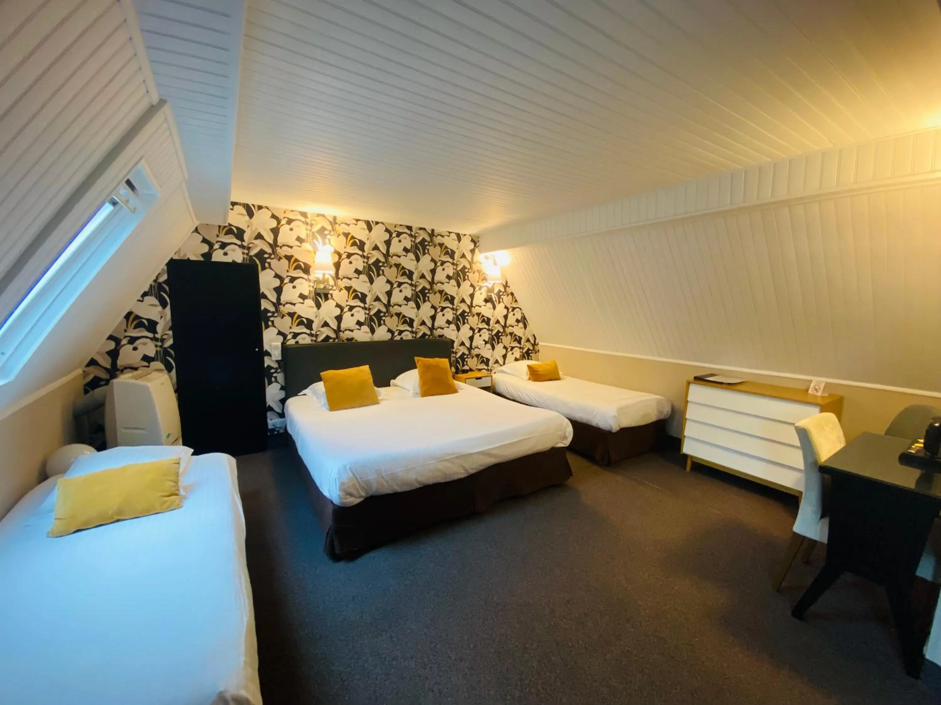 Bed in Hotel Ajoncs d'Or