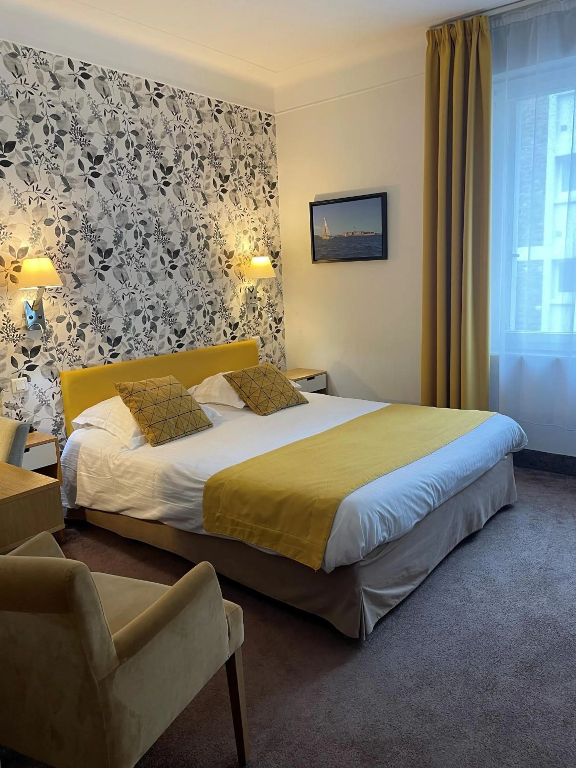 Photo of the whole room, Bed in Hotel Ajoncs d'Or