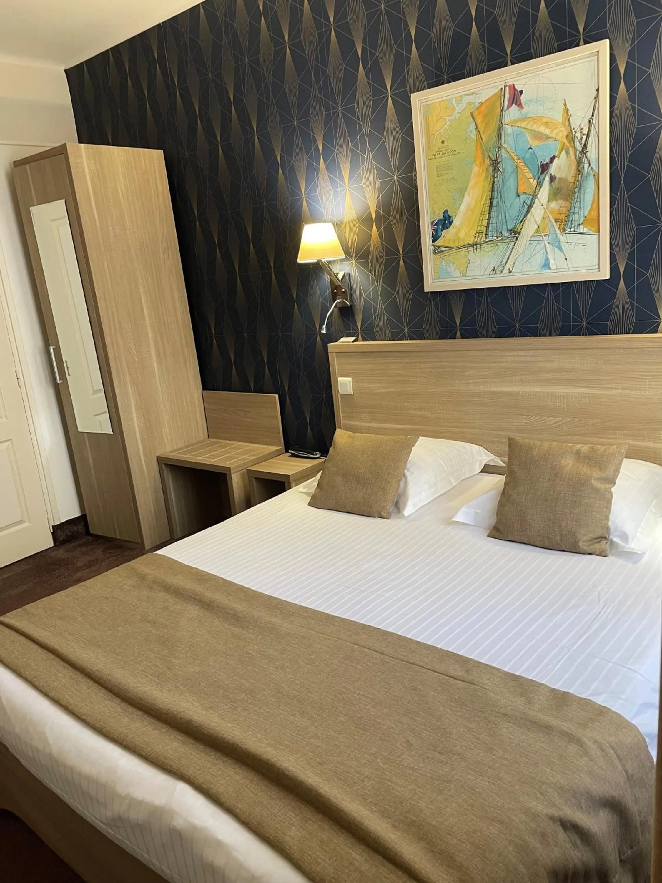 Bedroom, Bed in Hotel Ajoncs d'Or