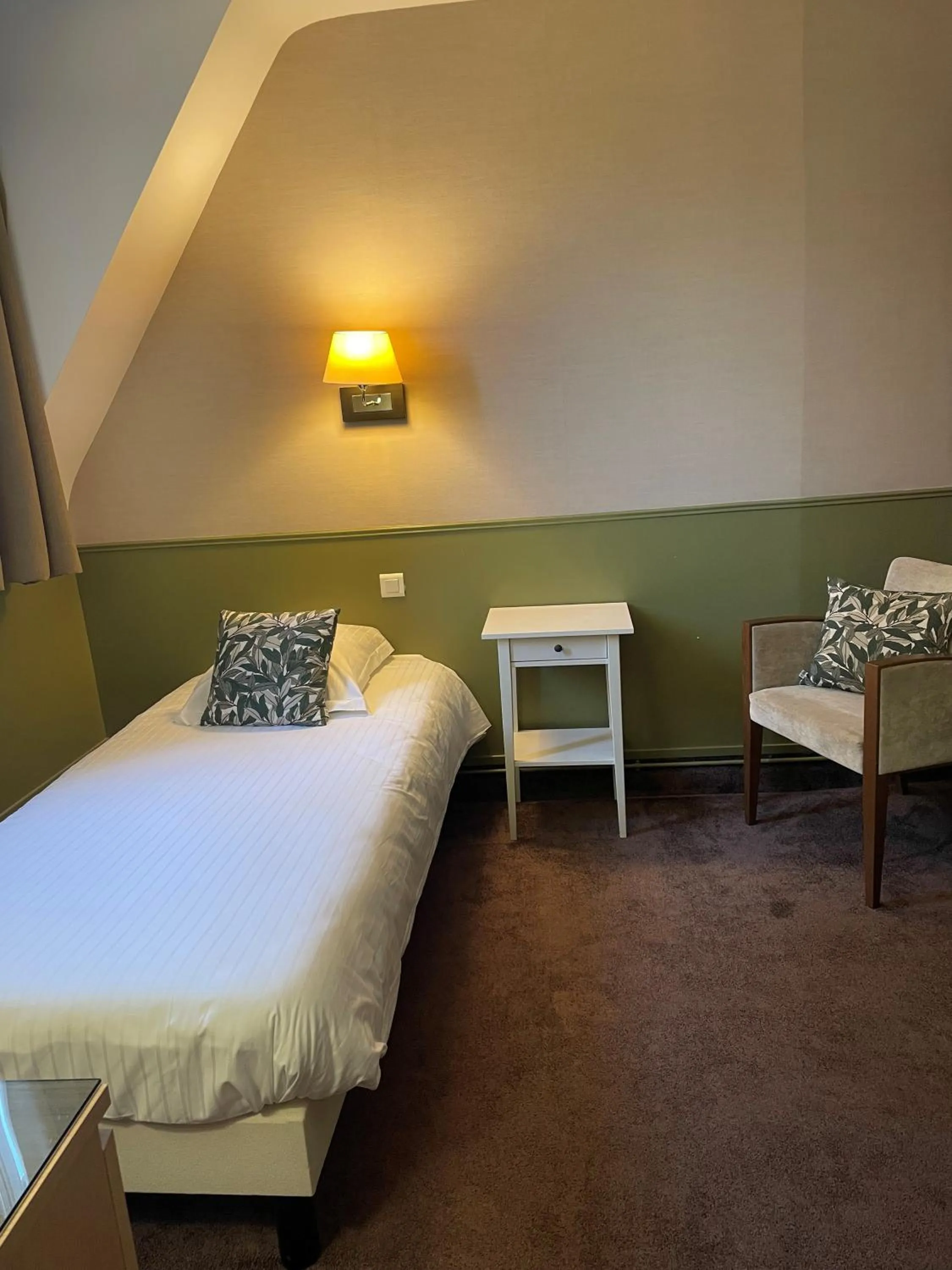 Bedroom, Bed in Hotel Ajoncs d'Or