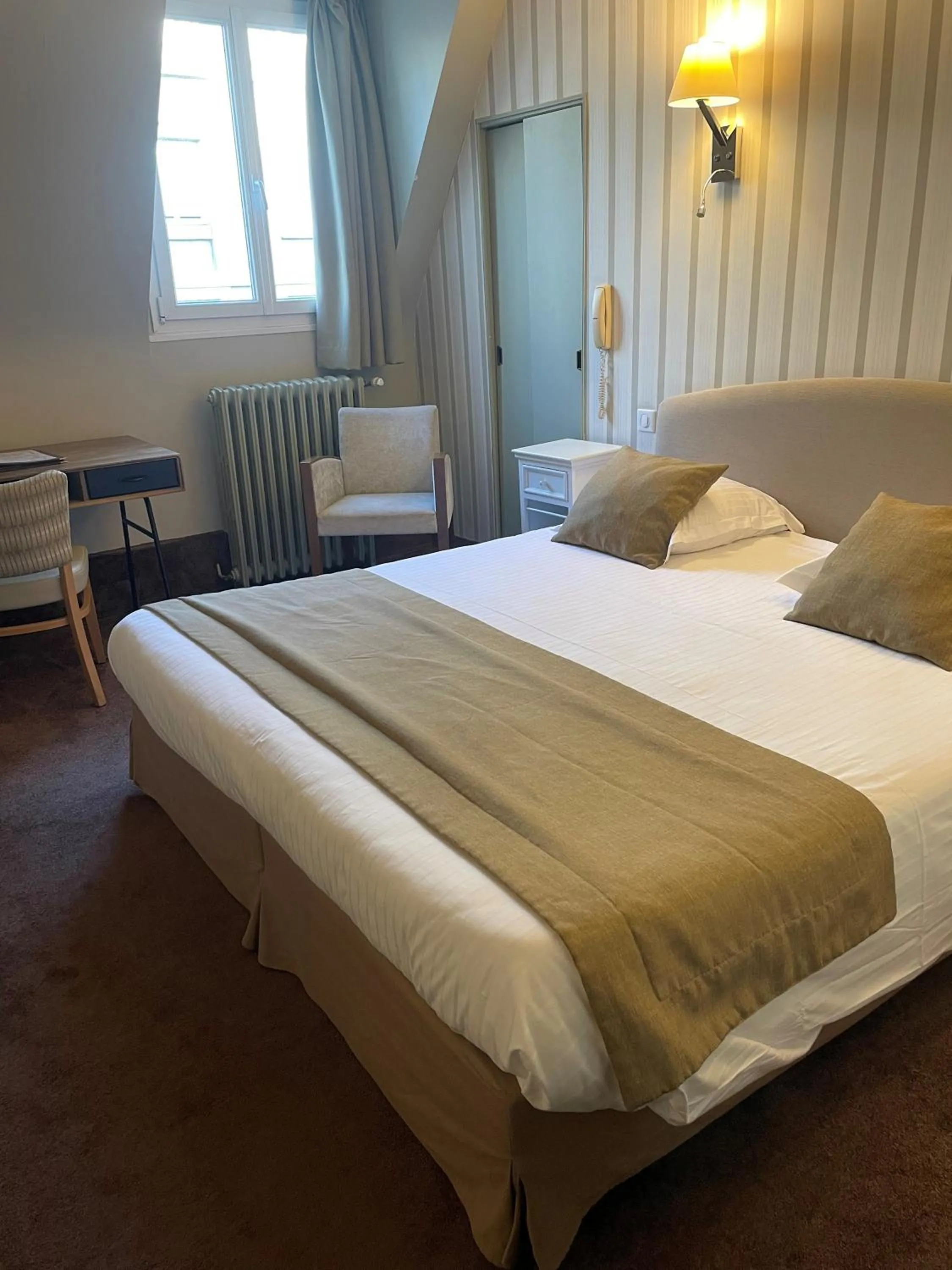 Photo of the whole room, Bed in Hotel Ajoncs d'Or