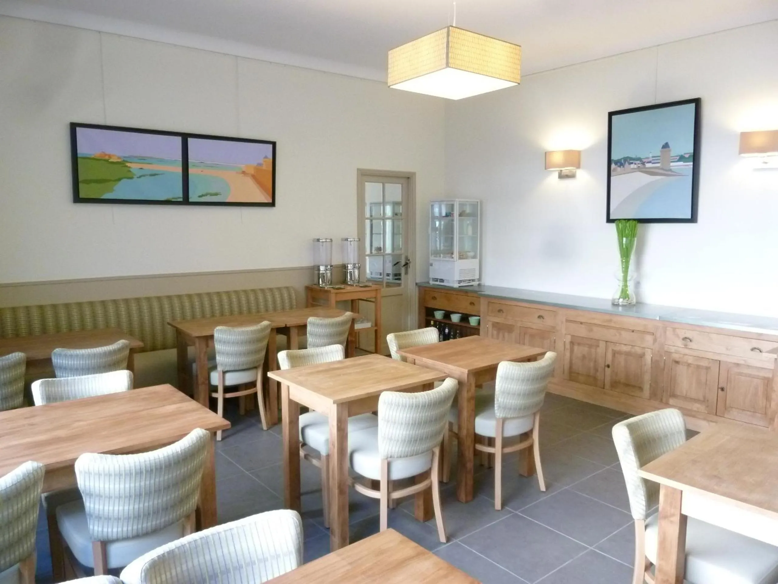 Restaurant/places to eat in Hotel Ajoncs d'Or