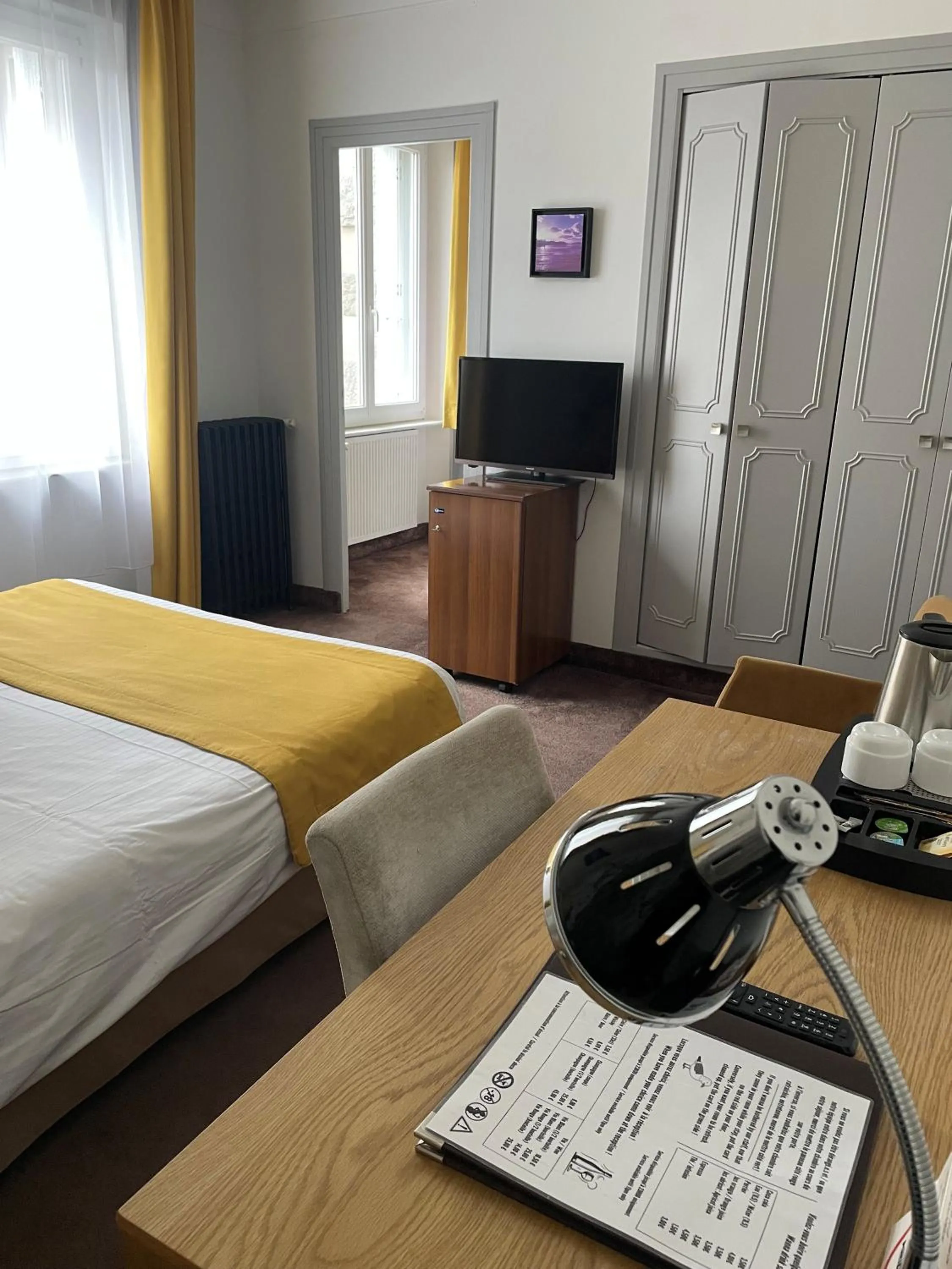 Coffee/tea facilities, Bed in Hotel Ajoncs d'Or