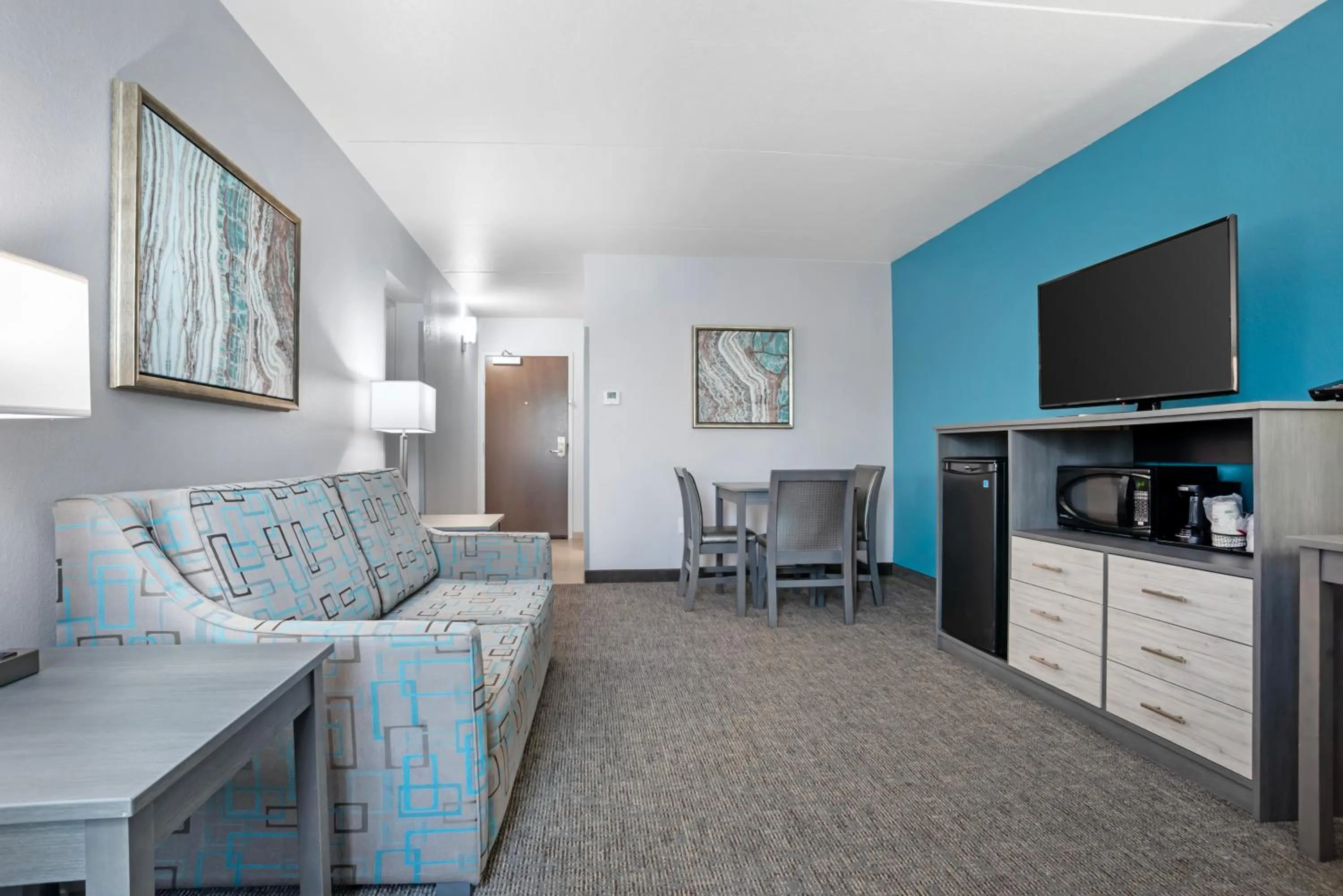 Seating area in Best Western Brewton Inn