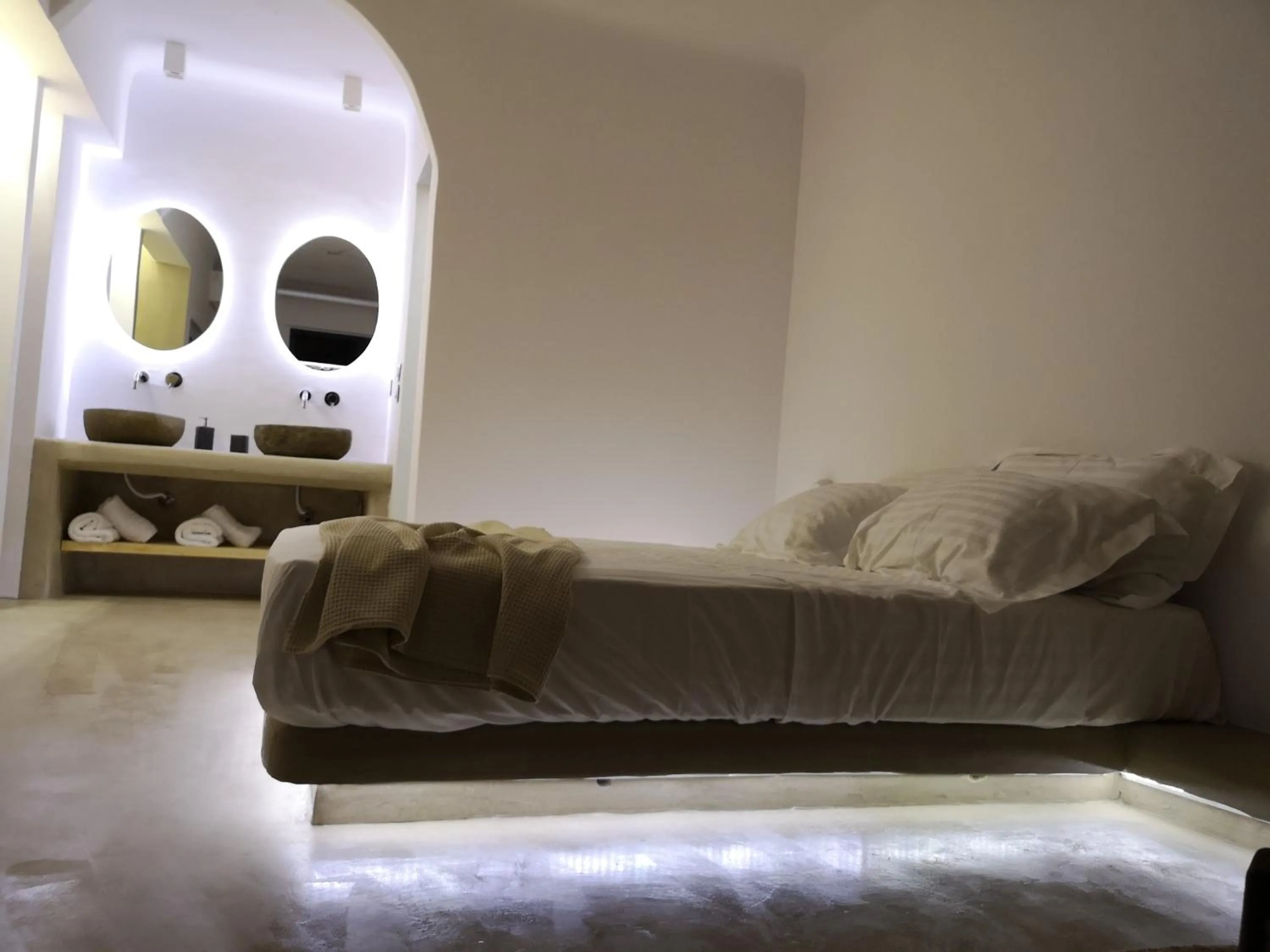 Bed in M-Vibes Mykonos Suites