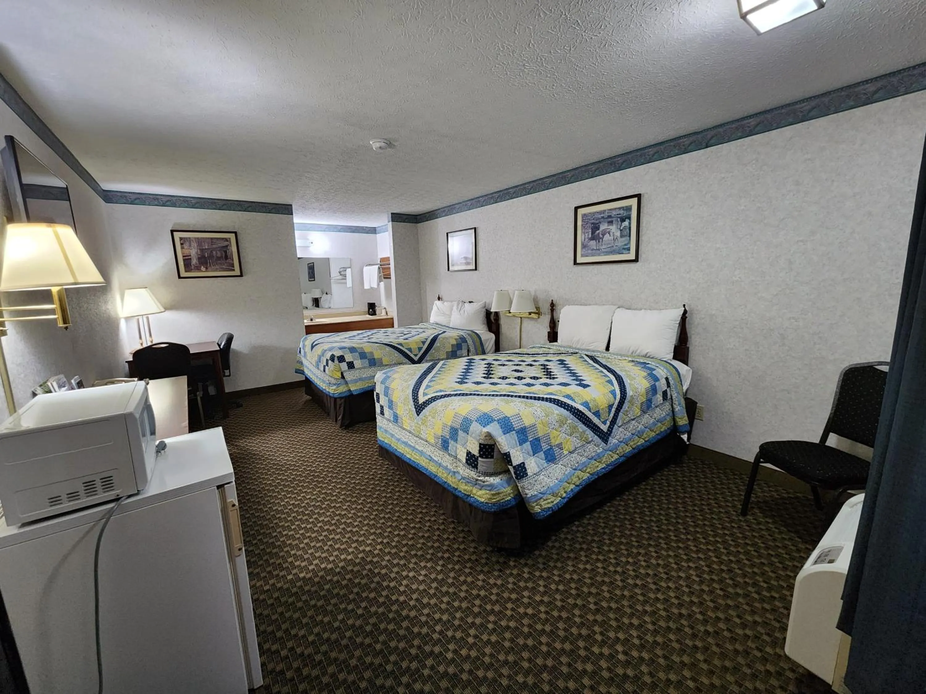 Bedroom, Bed in Americas Inn Bardstown