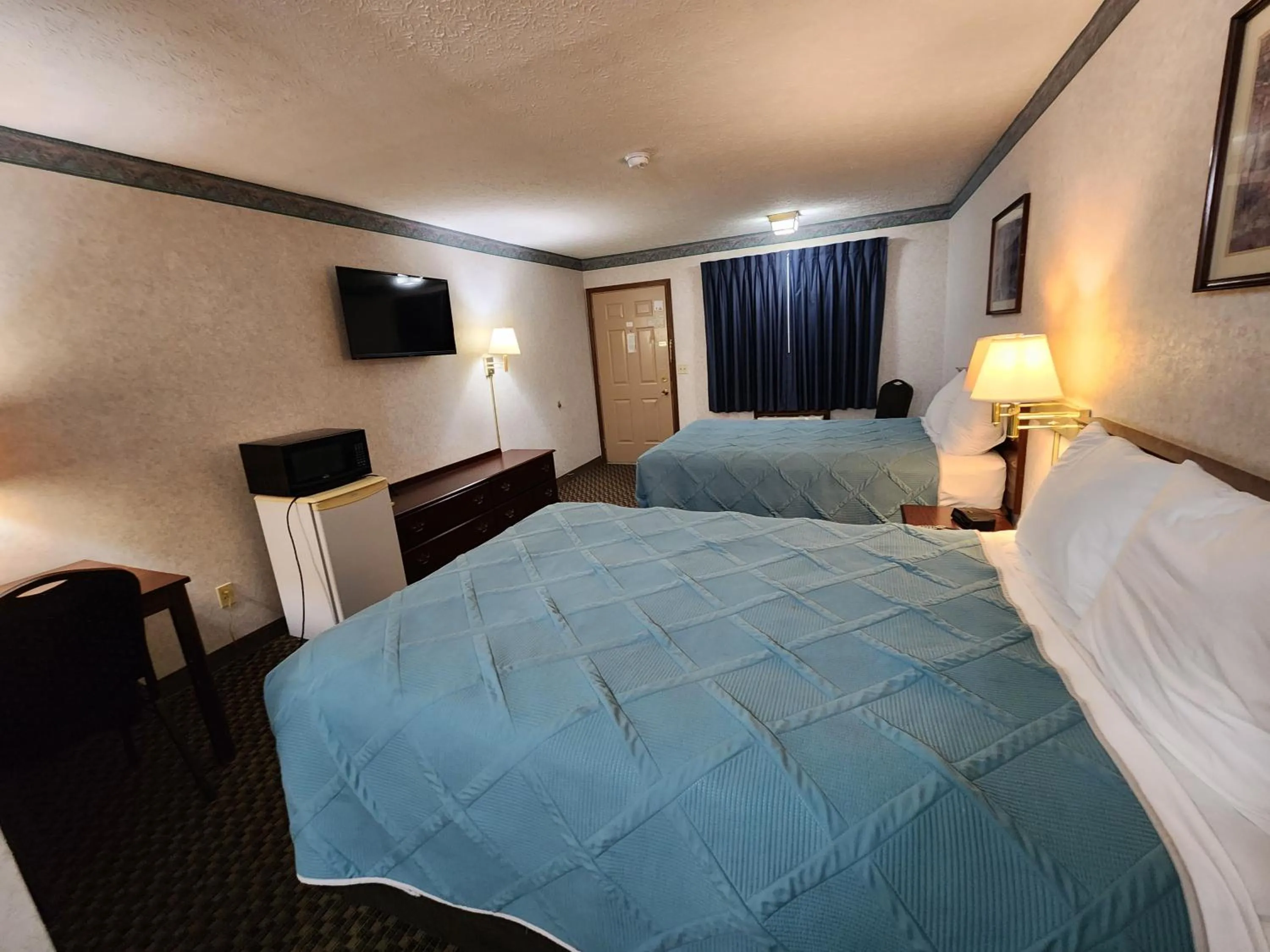 Bed in Americas Inn Bardstown