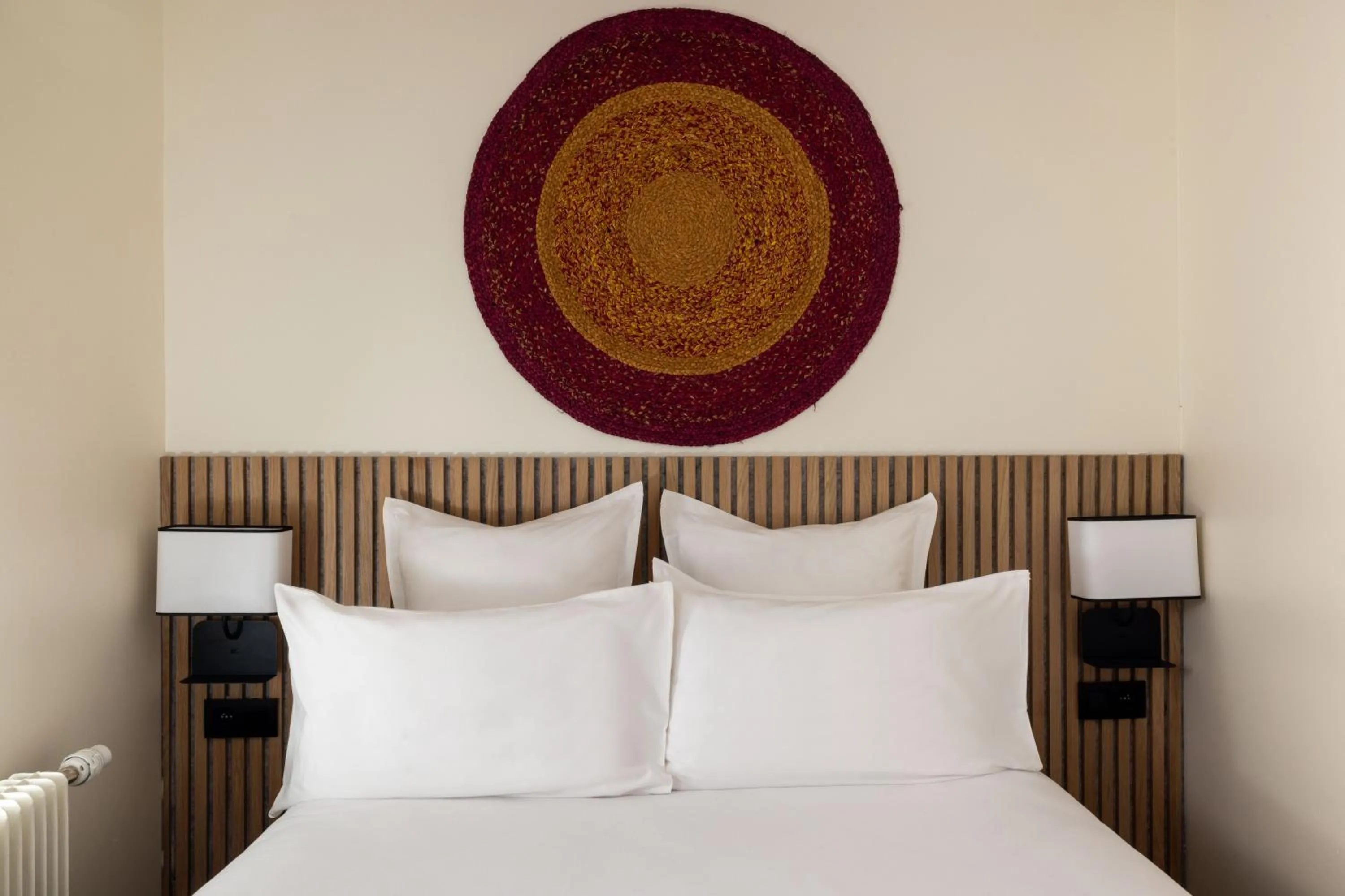 Bed in Korner Montmartre