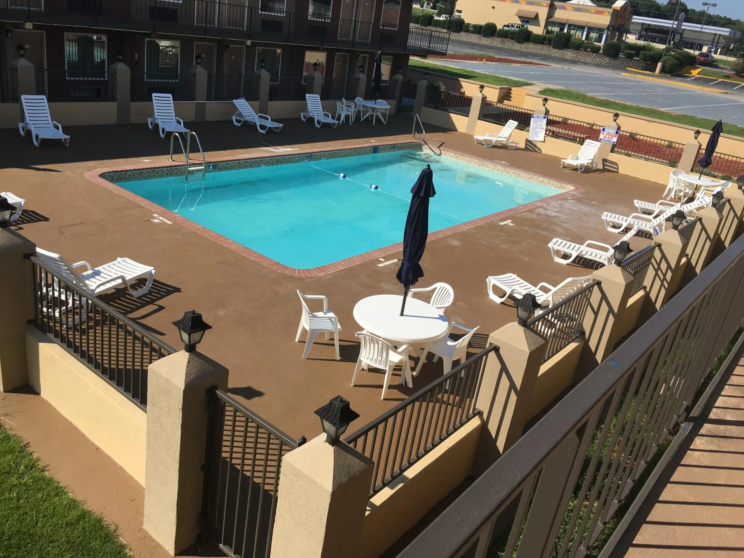 Swimming pool in Days Inn by Wyndham Lavonia