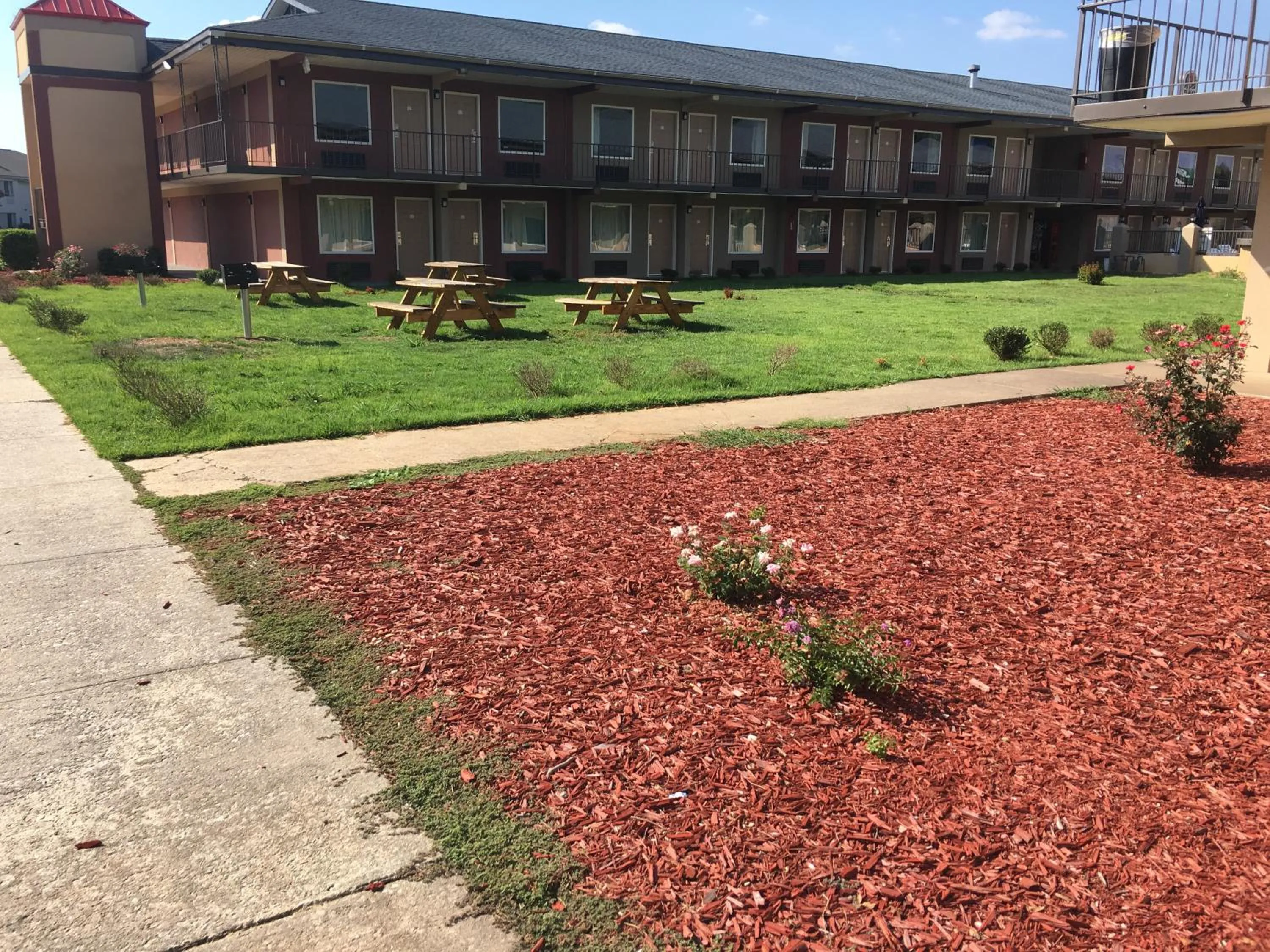 Facade/entrance in Days Inn by Wyndham Lavonia