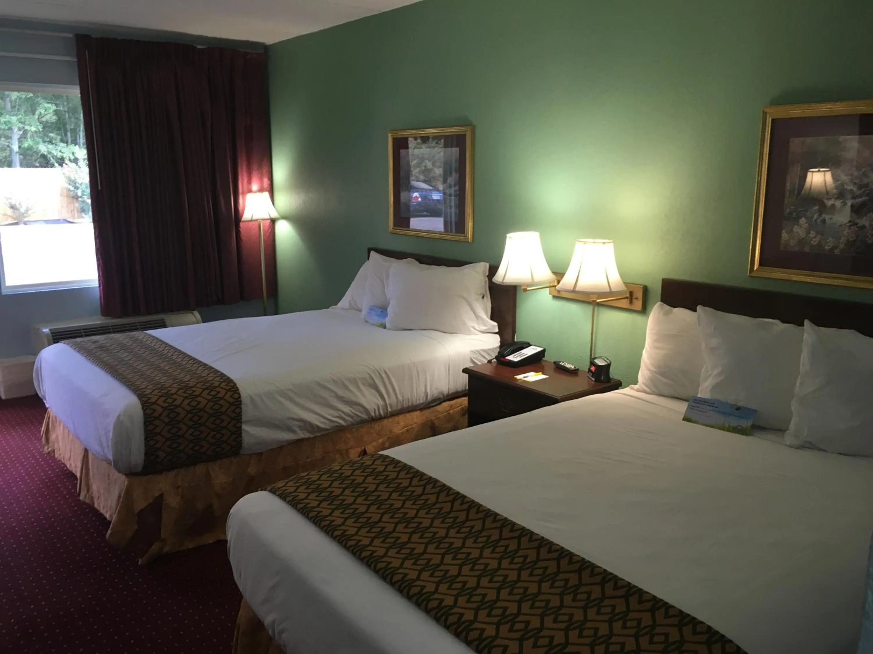 Photo of the whole room, Bed in Days Inn by Wyndham Lavonia