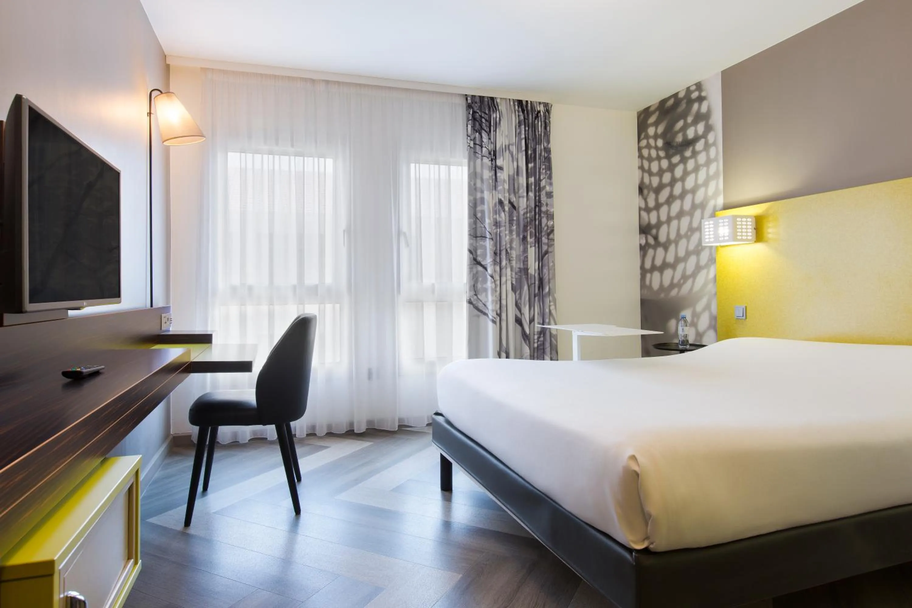 Bedroom, Bed in Ibis Styles Nice Centre Port