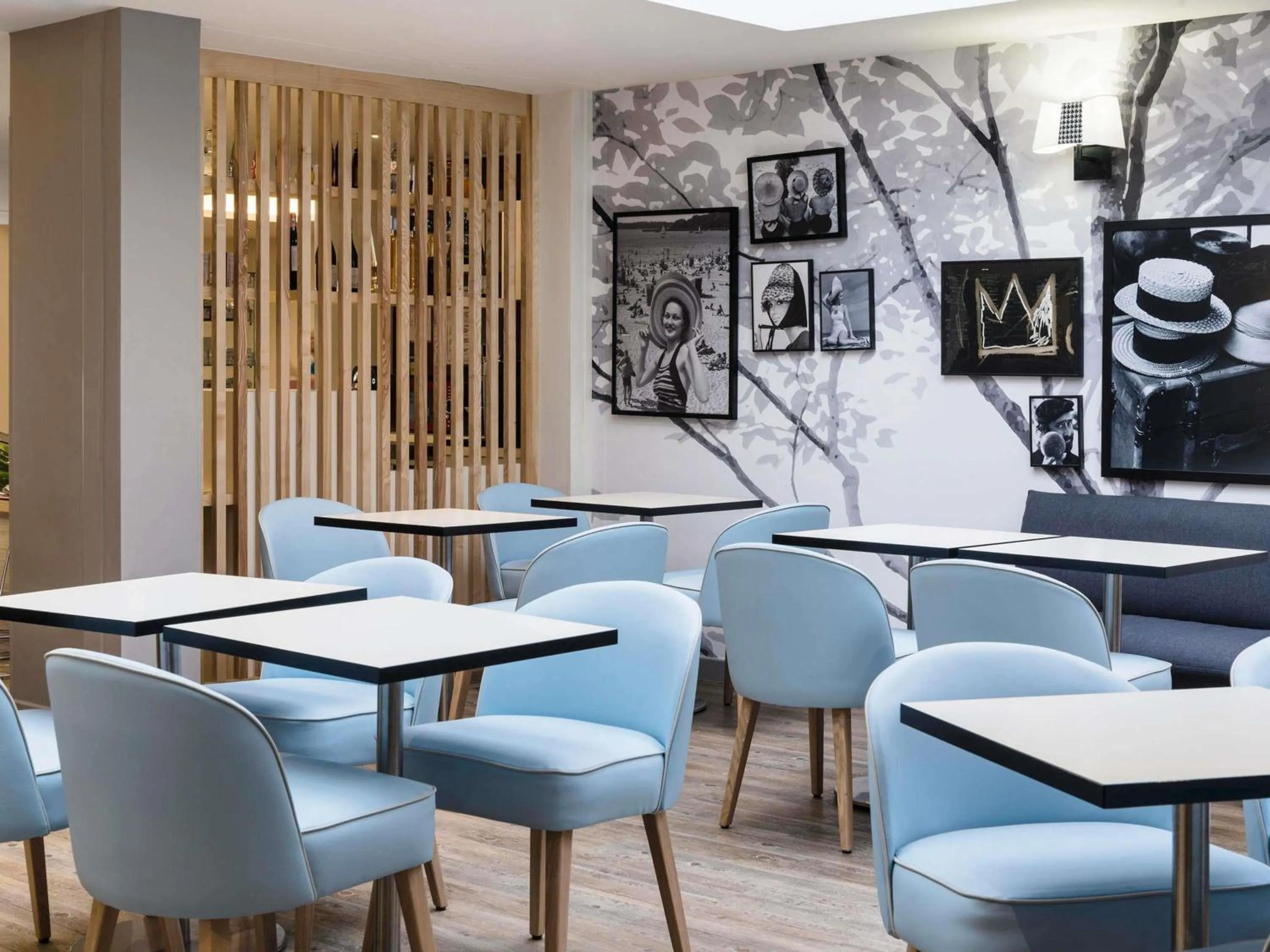 Lounge or bar in Ibis Styles Nice Centre Port