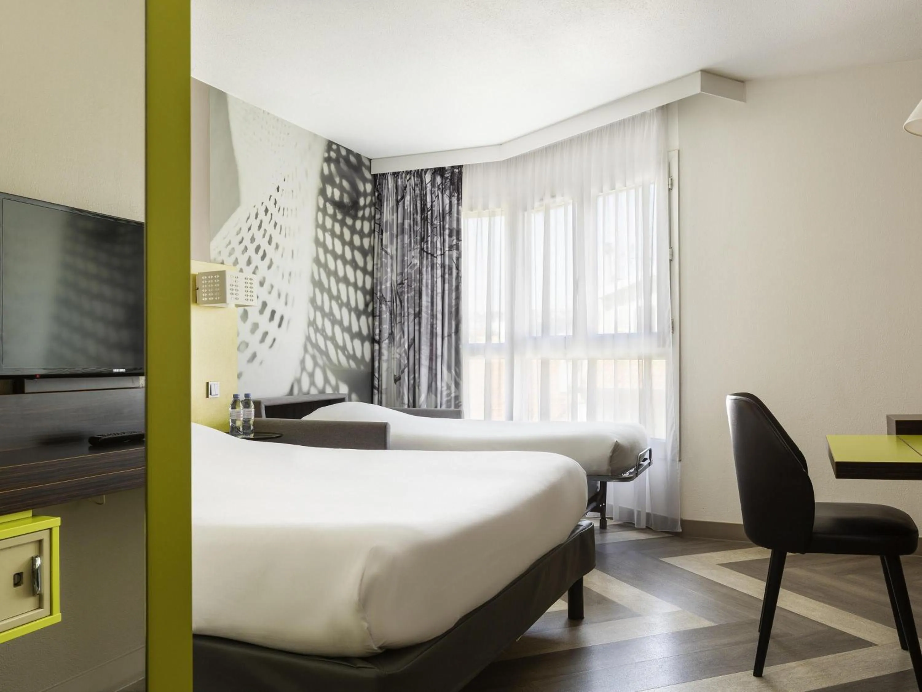 Bedroom, Bed in Ibis Styles Nice Centre Port