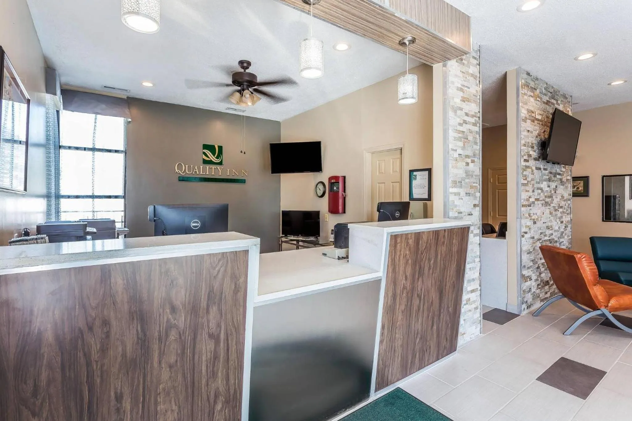 Lobby or reception in Quality Inn Aberdeen