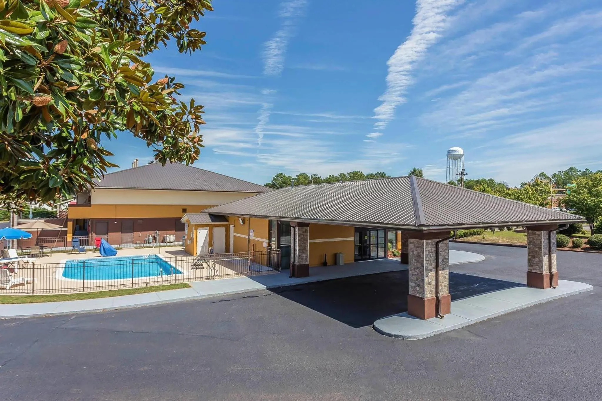 Property building in Quality Inn Aberdeen