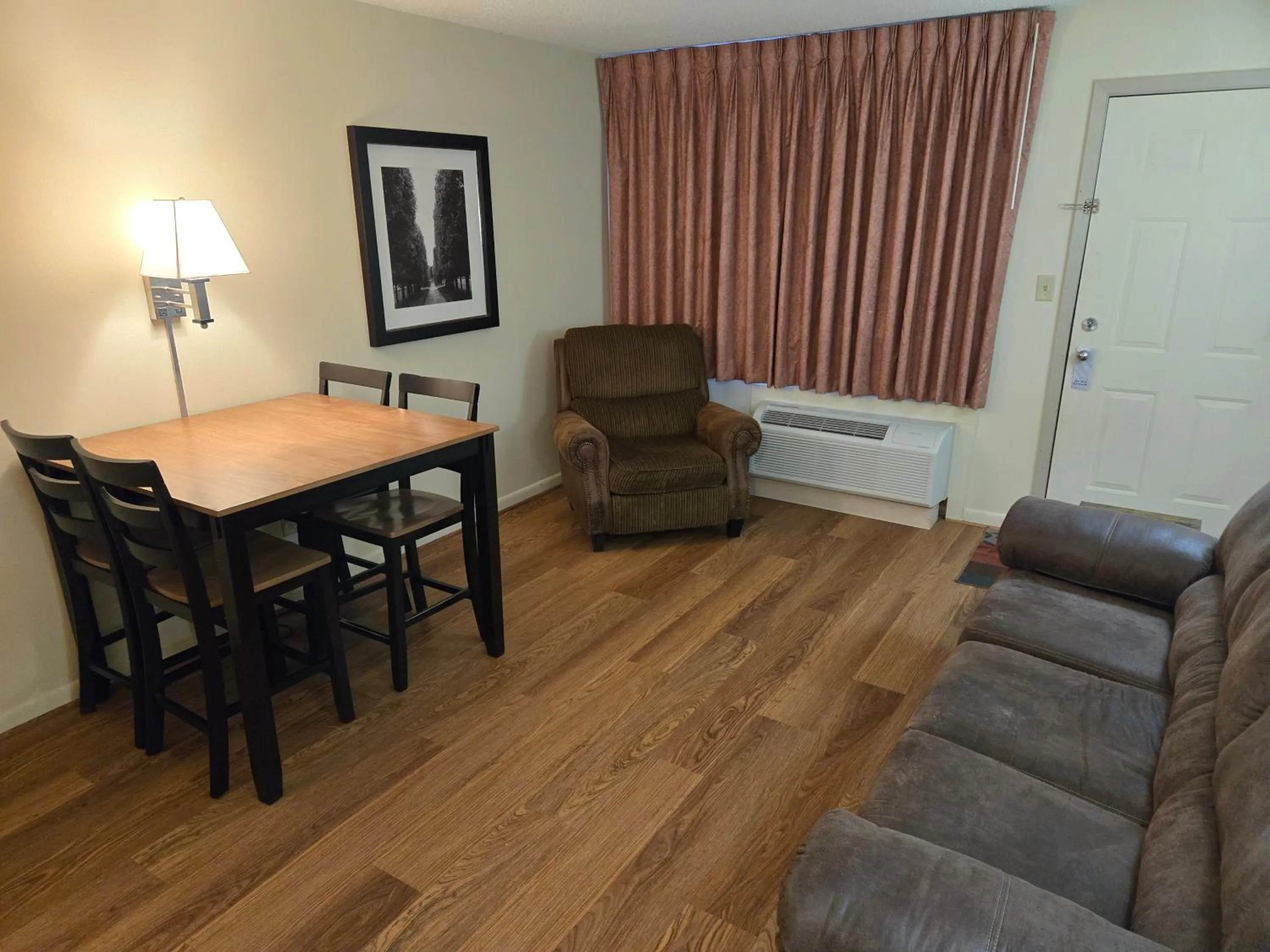 Travelers Lodge Marshall