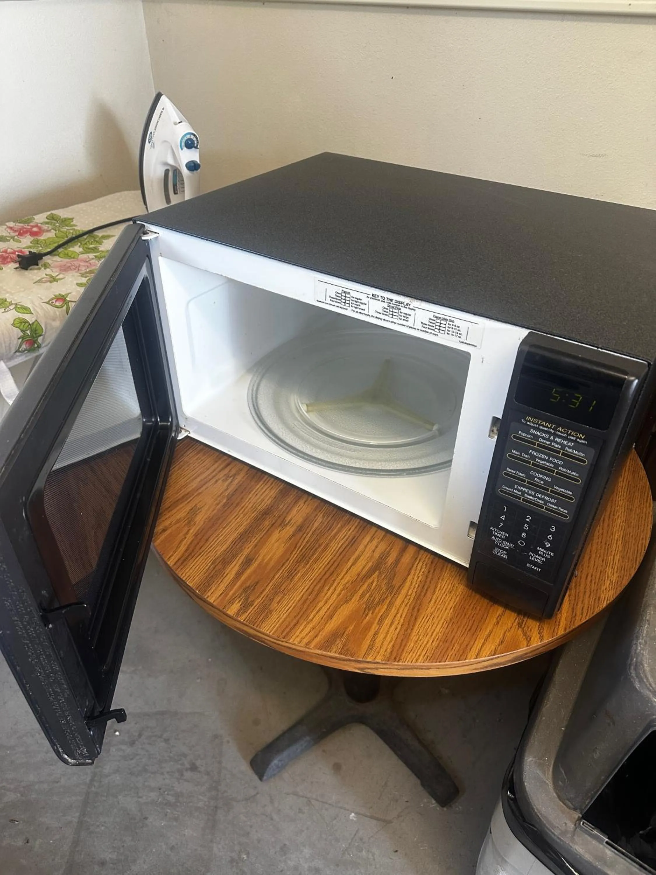 microwave in A Western Rose