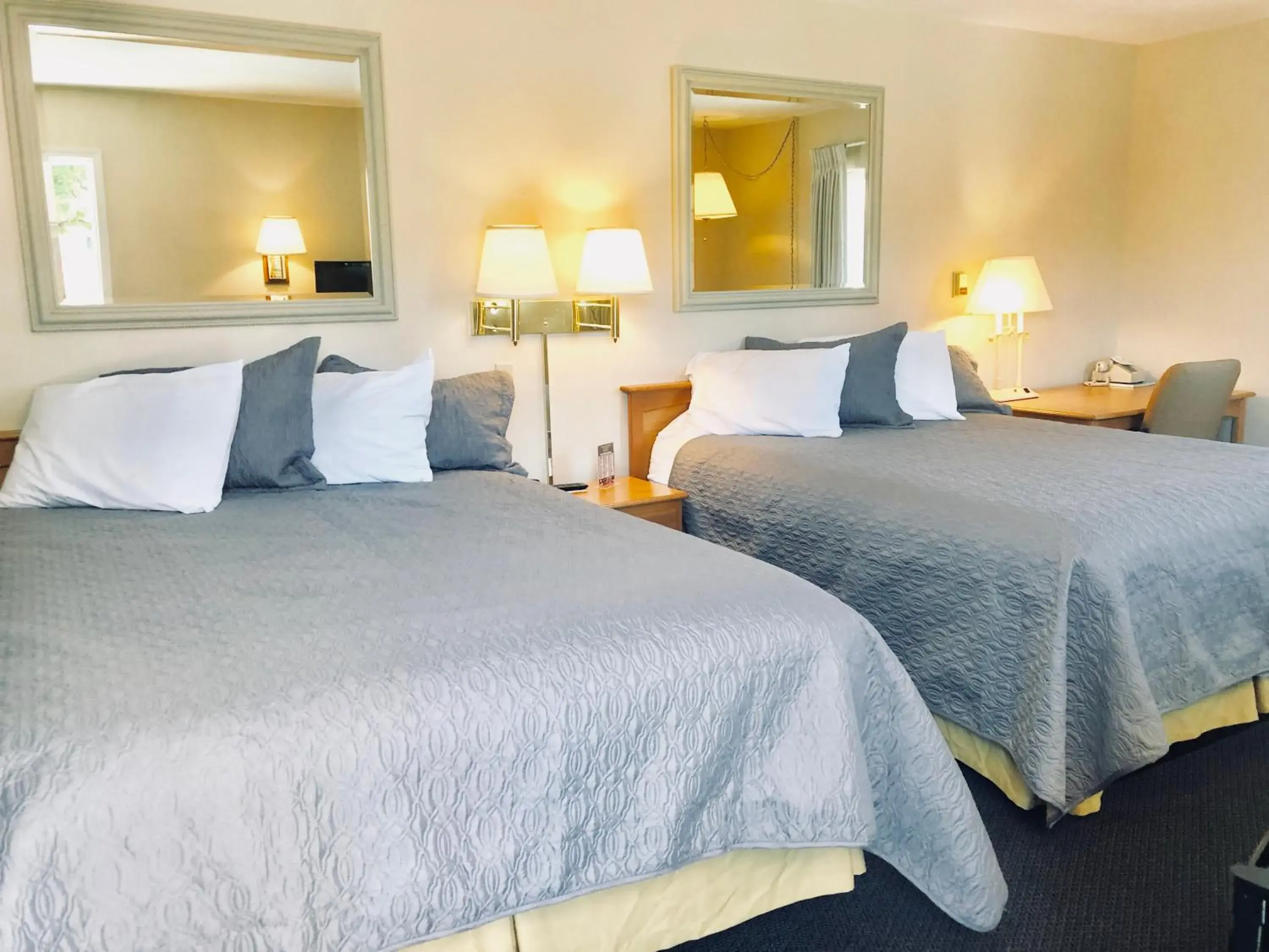 Deluxe Triple Room in A Western Rose Deluxe Triple Room in A Western Rose