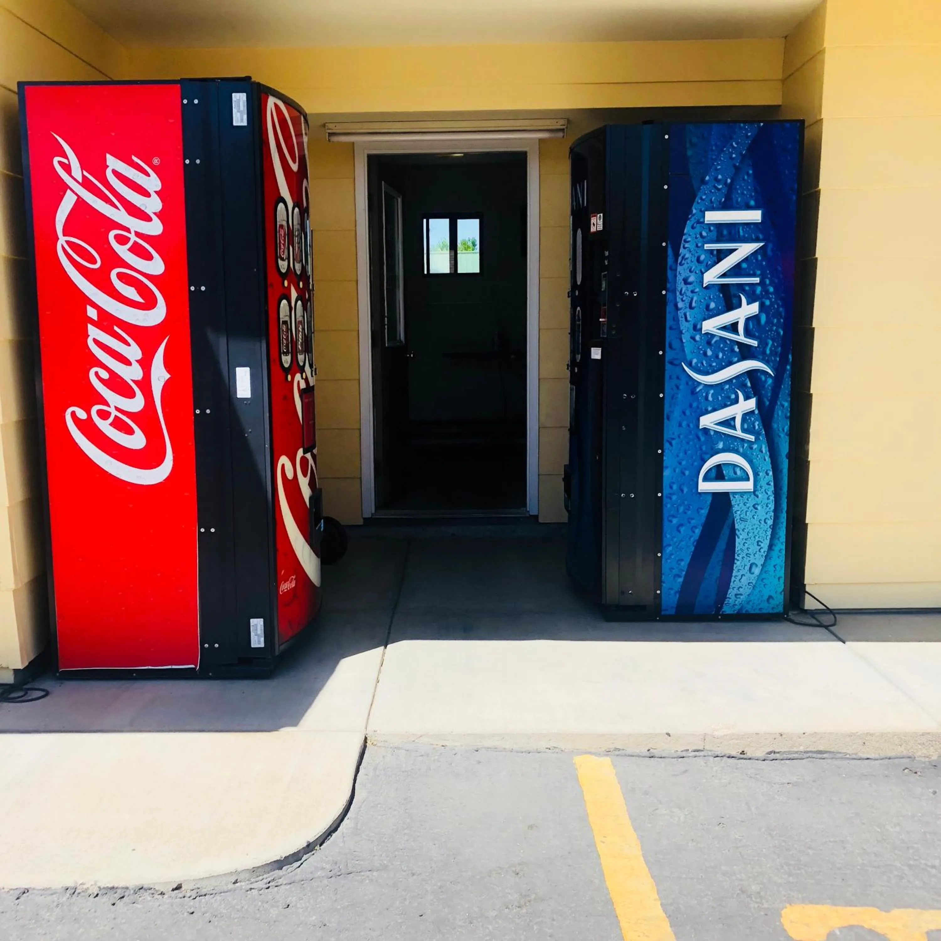 Area and facilities in A Western Rose