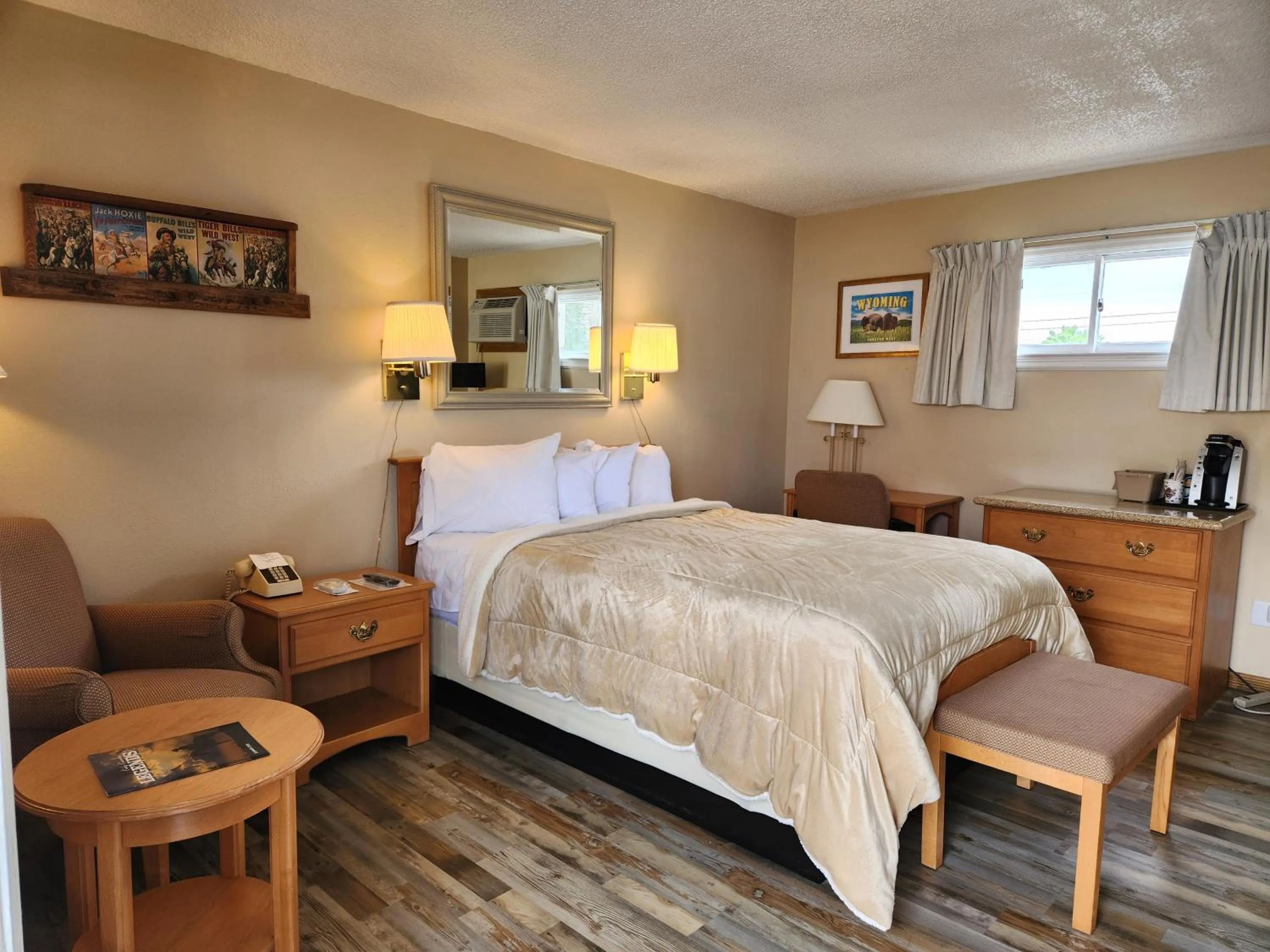 Photo of the whole room, Bed in A Western Rose