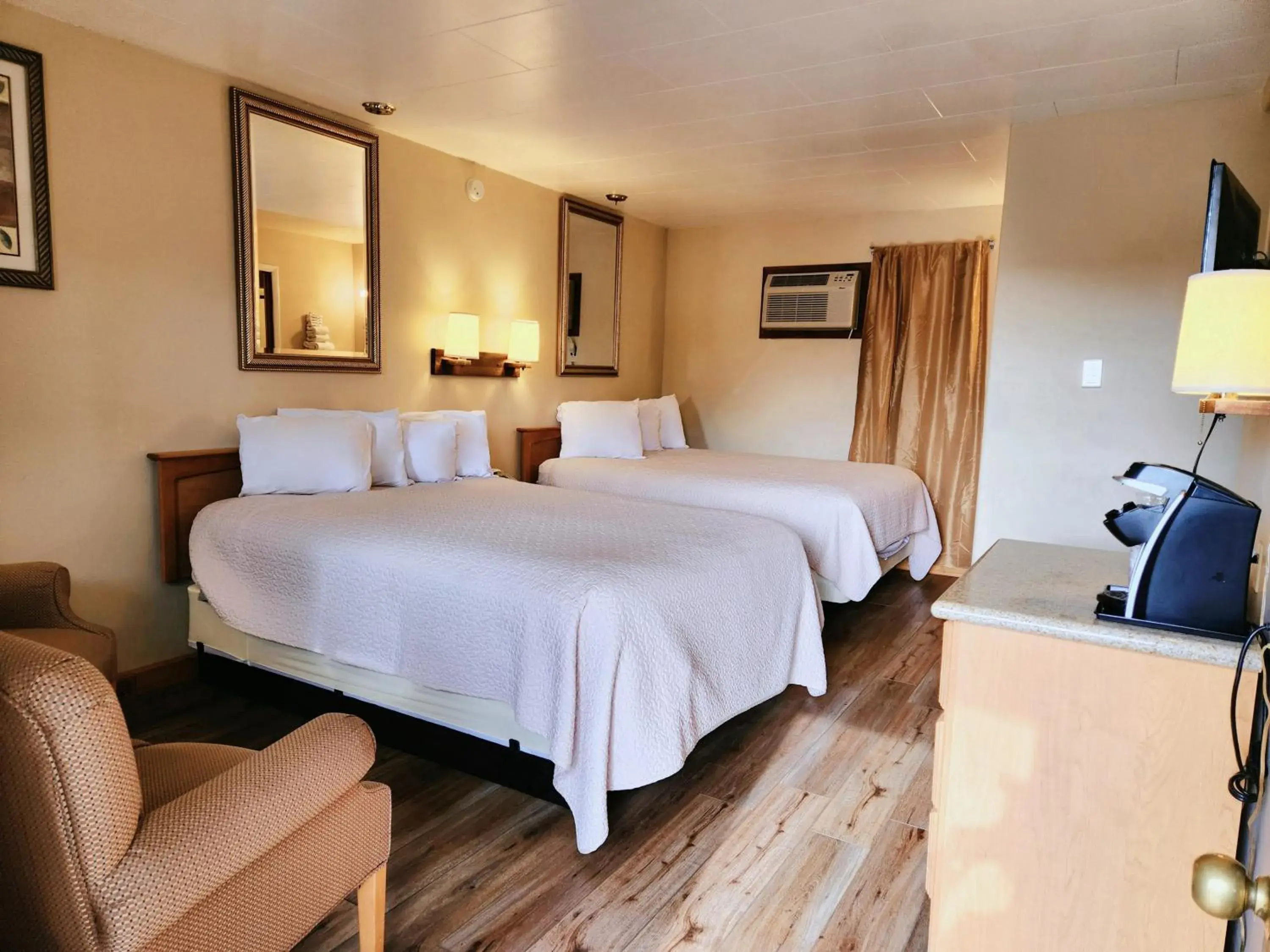 Double Room with Two Double Beds in A Western Rose Double Room with Two Double Beds in A Western Rose