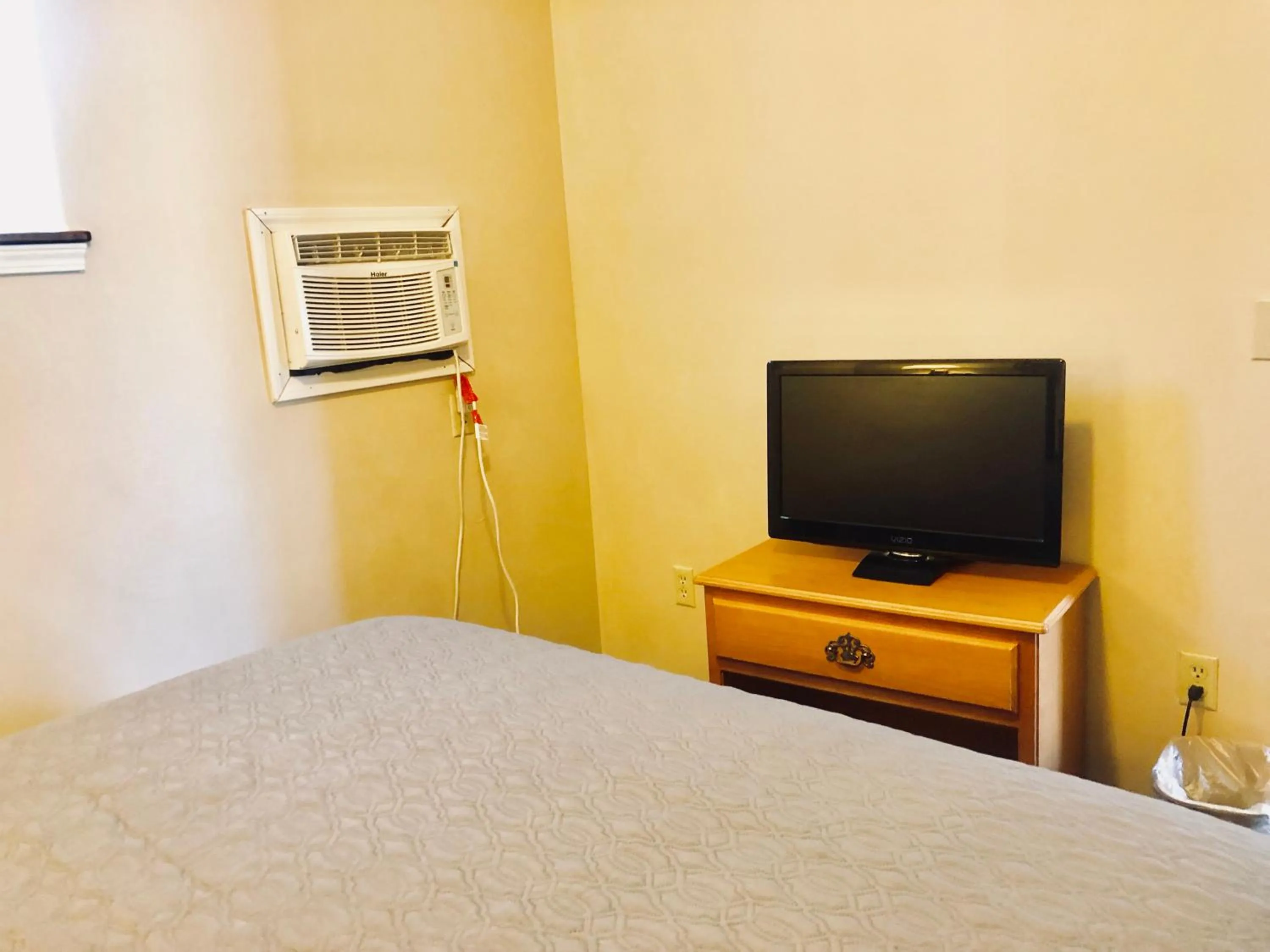 Bedroom, Bed in A Western Rose