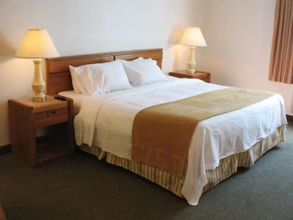 Bed in Rosemont Suites