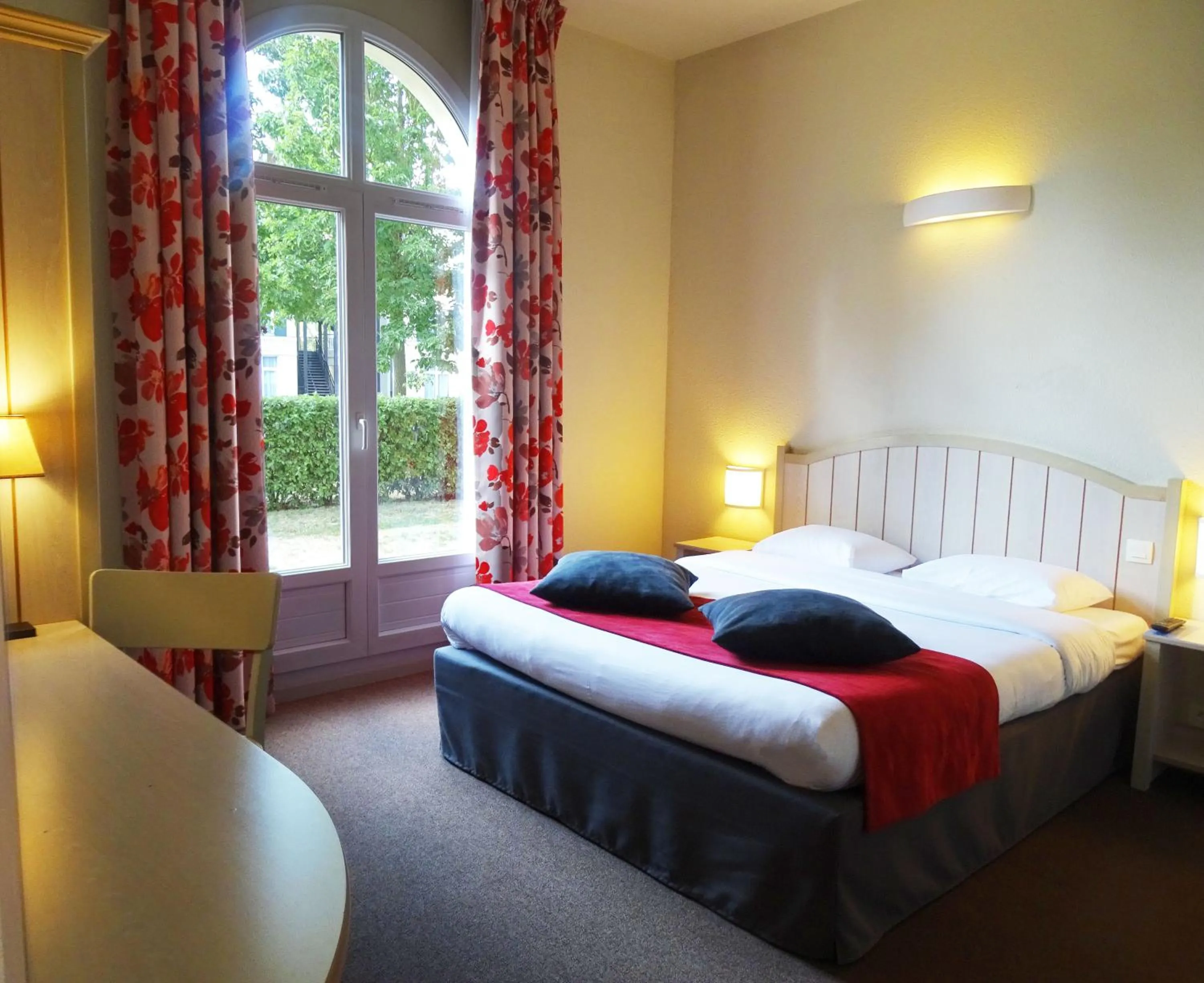 Bed in Campanile Val de France