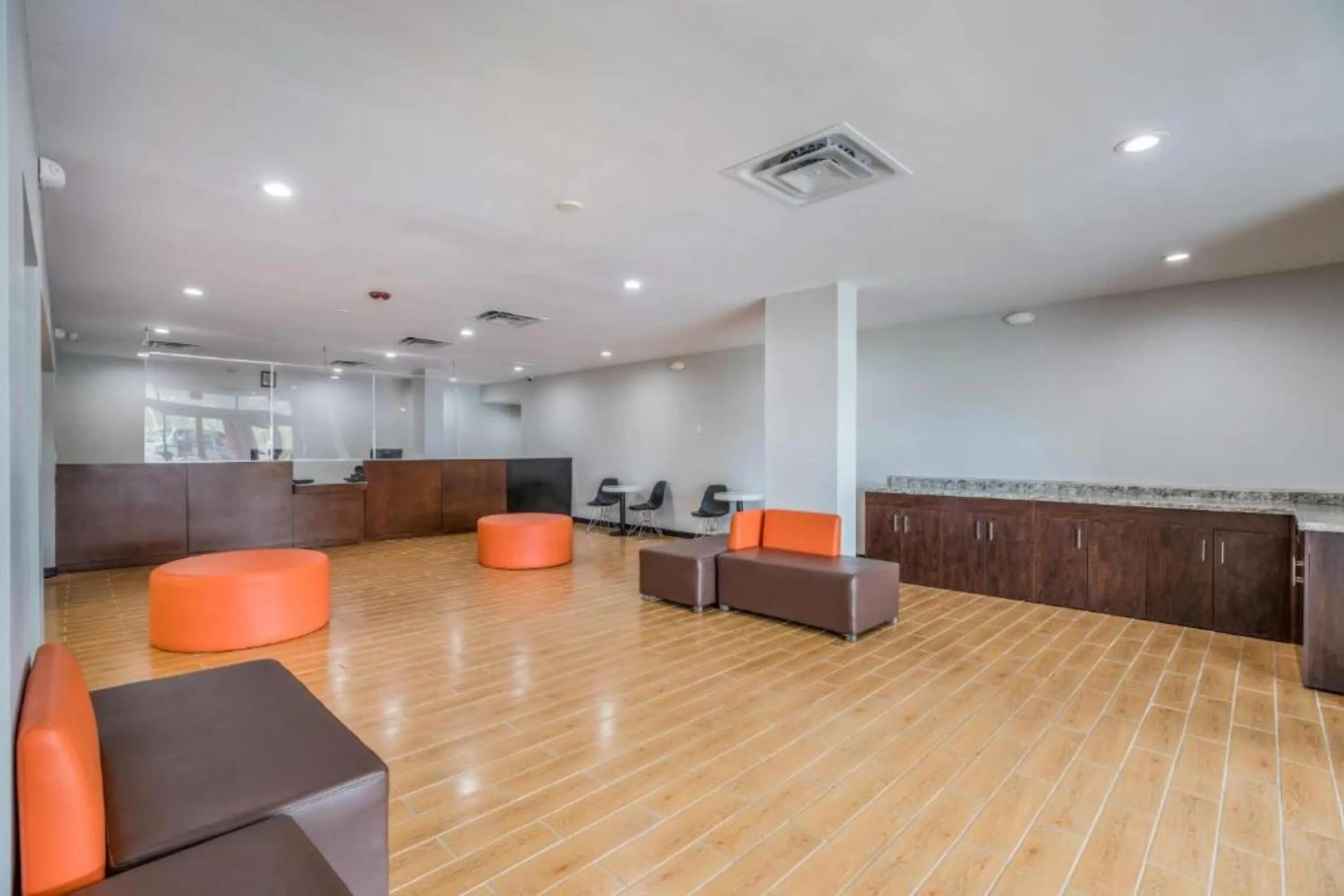 Lobby or reception in OYO Hotel Orlando Airport