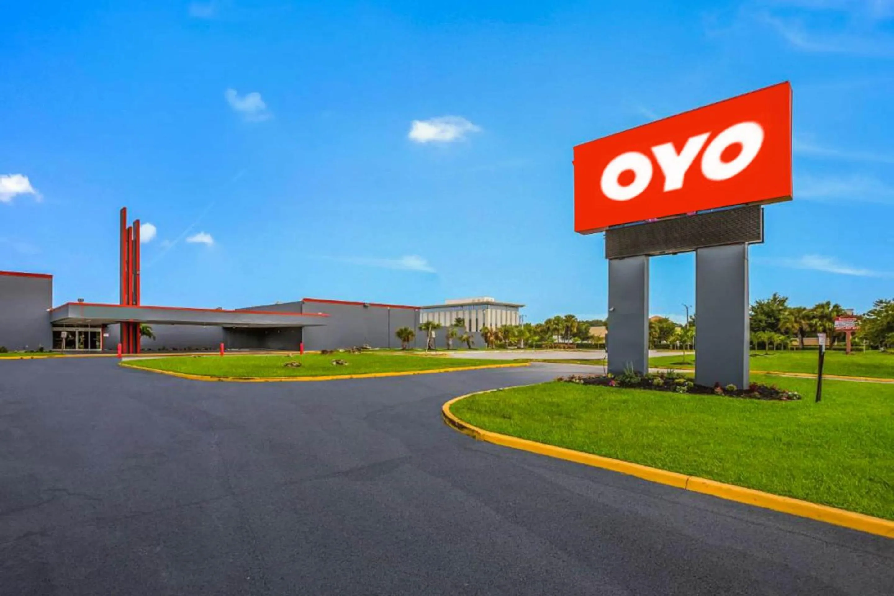 Facade/entrance in OYO Hotel Orlando Airport