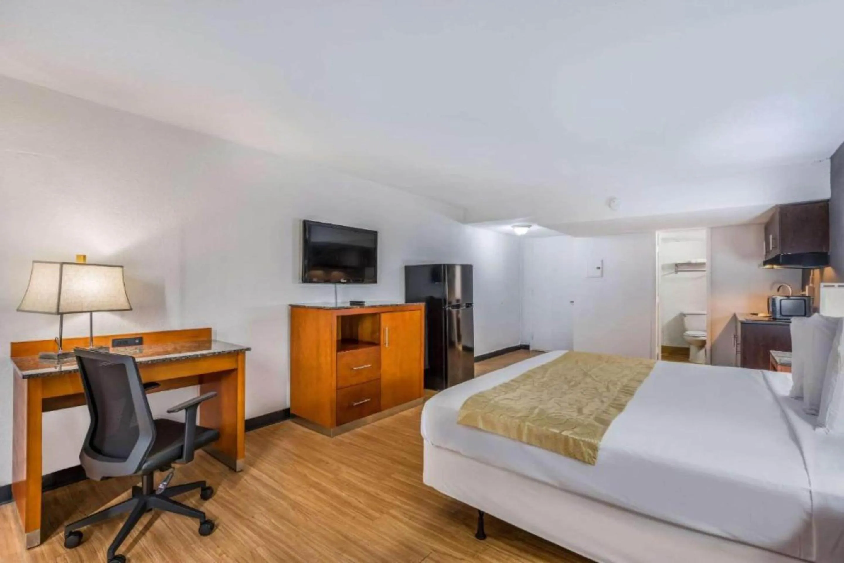 Bedroom, Bed in OYO Hotel Orlando Airport