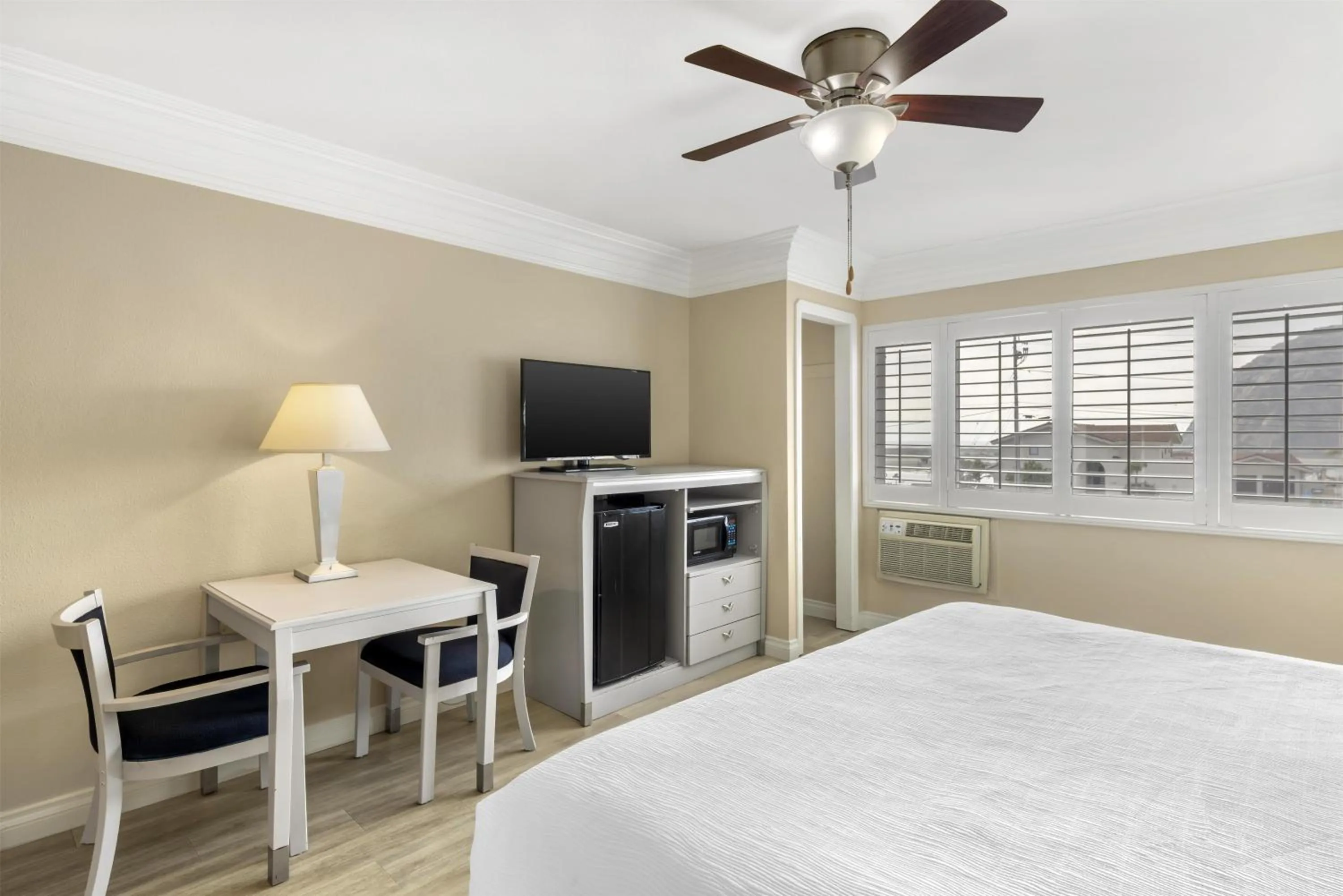 Bedroom, Bed in Best Western Tradewinds