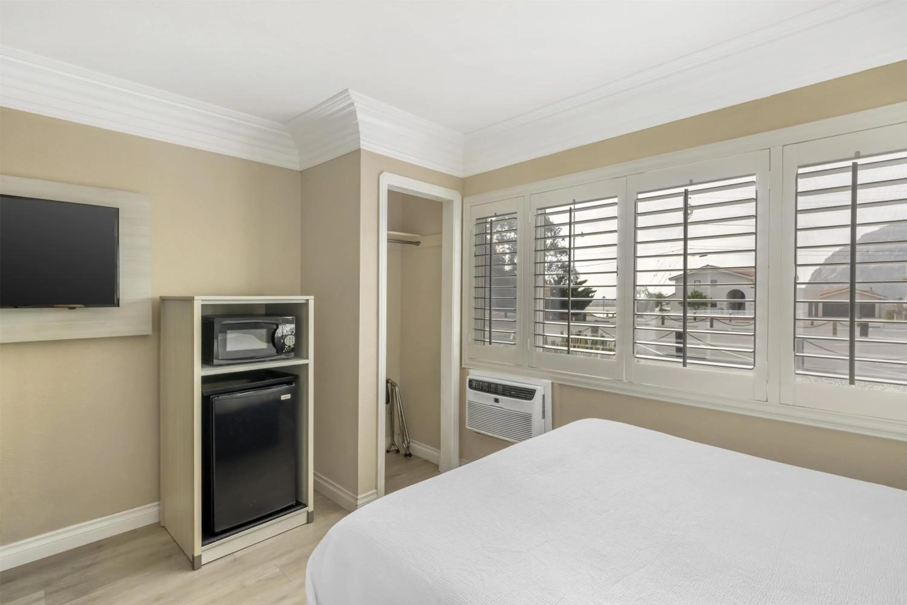 Bedroom, Bed in Best Western Tradewinds