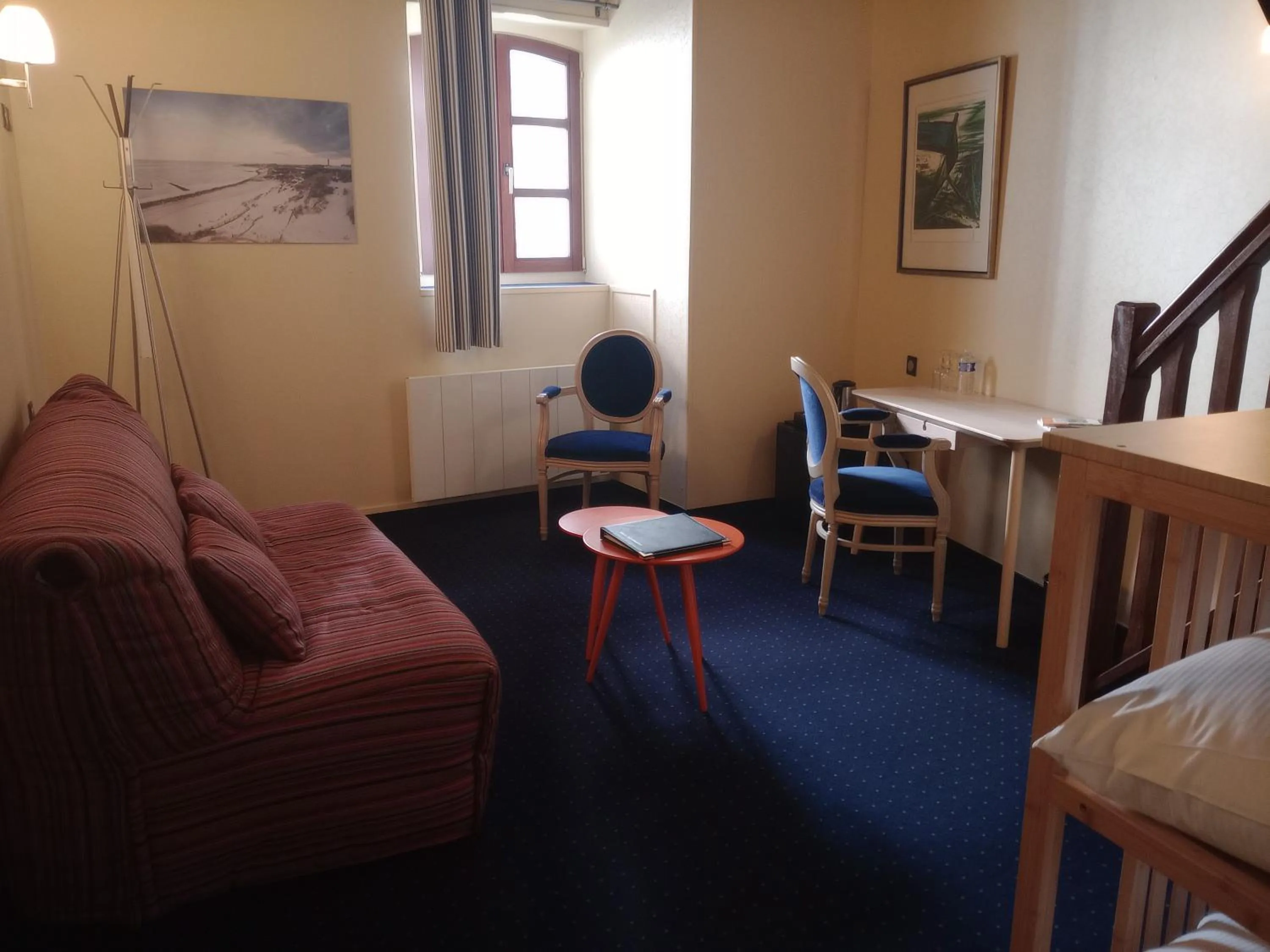 Living room in Logis Hôtel & Restaurant - Les Hauts de Montreuil