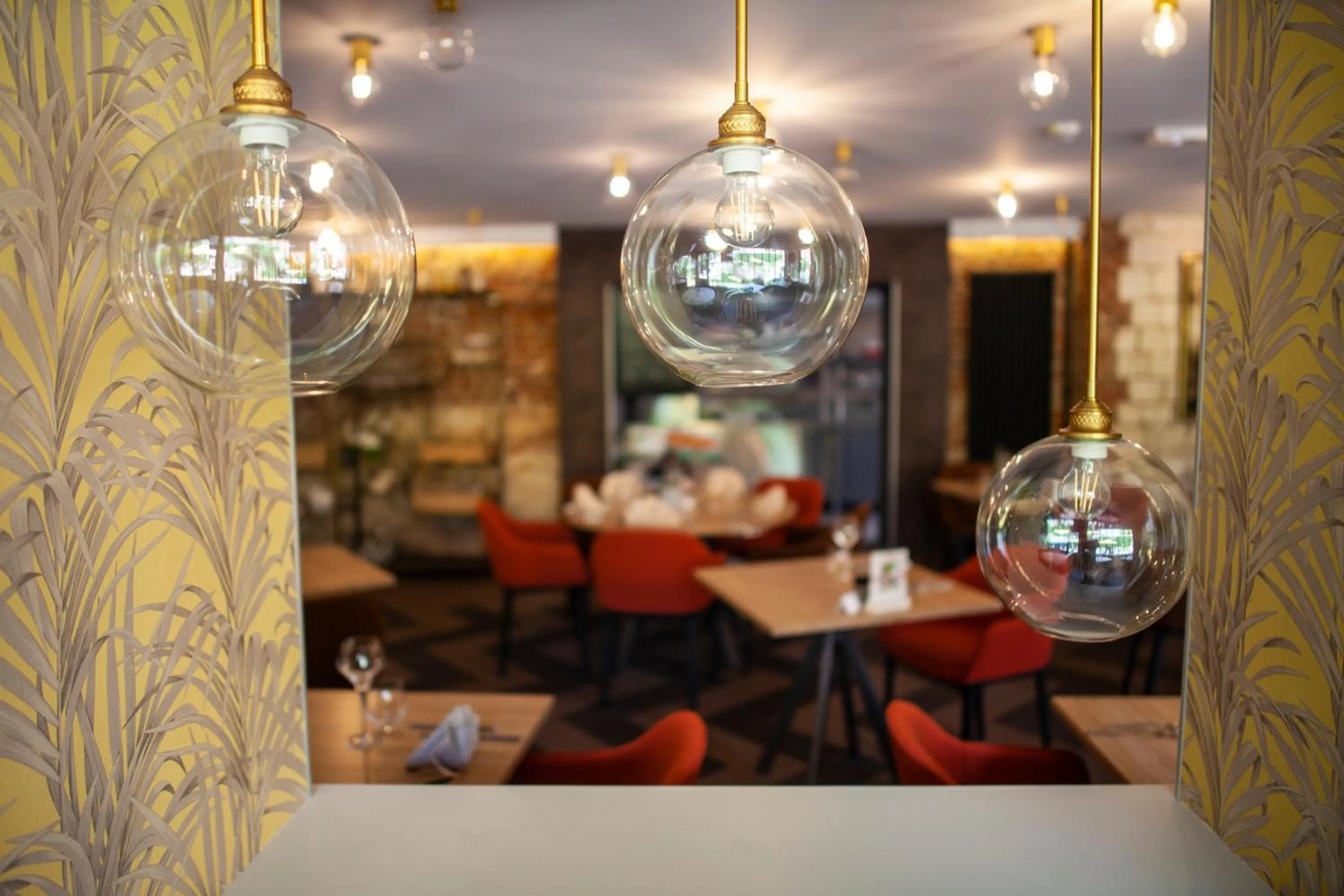 Restaurant/places to eat in Logis Hôtel & Restaurant - Les Hauts de Montreuil