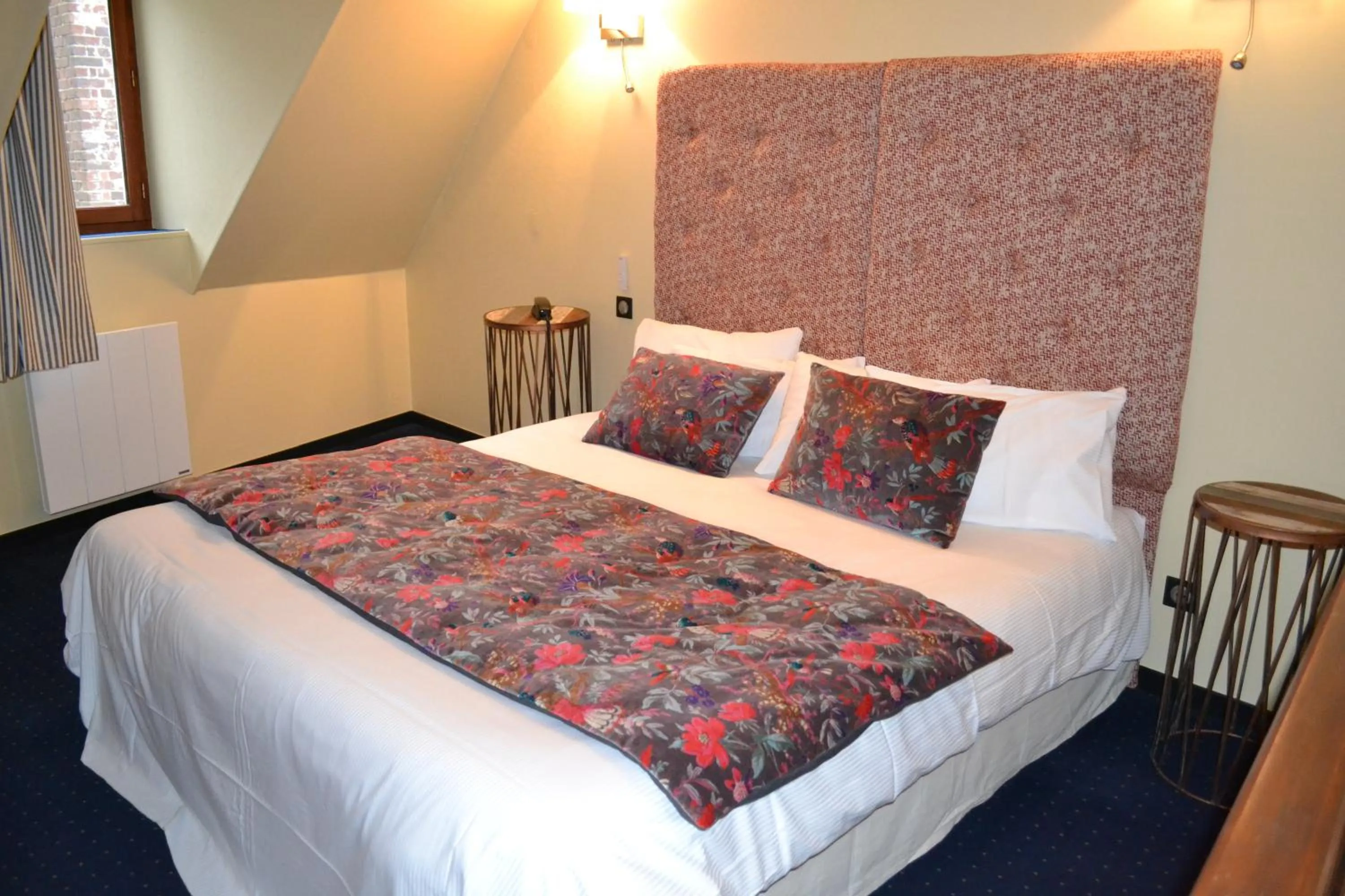 Bed in Logis Hôtel & Restaurant - Les Hauts de Montreuil