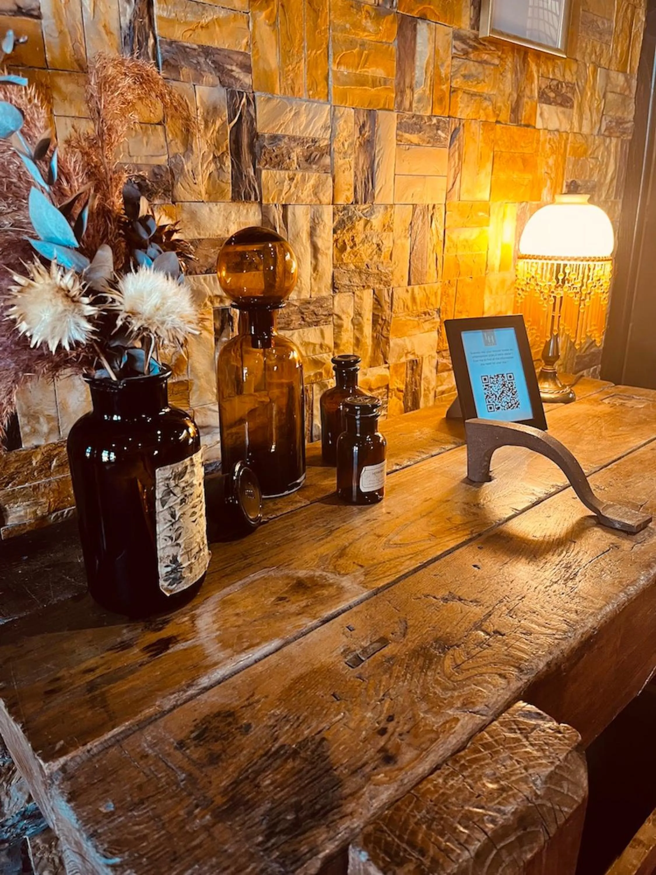 Decorative detail in Cit'Hotel Le Louvre Orange