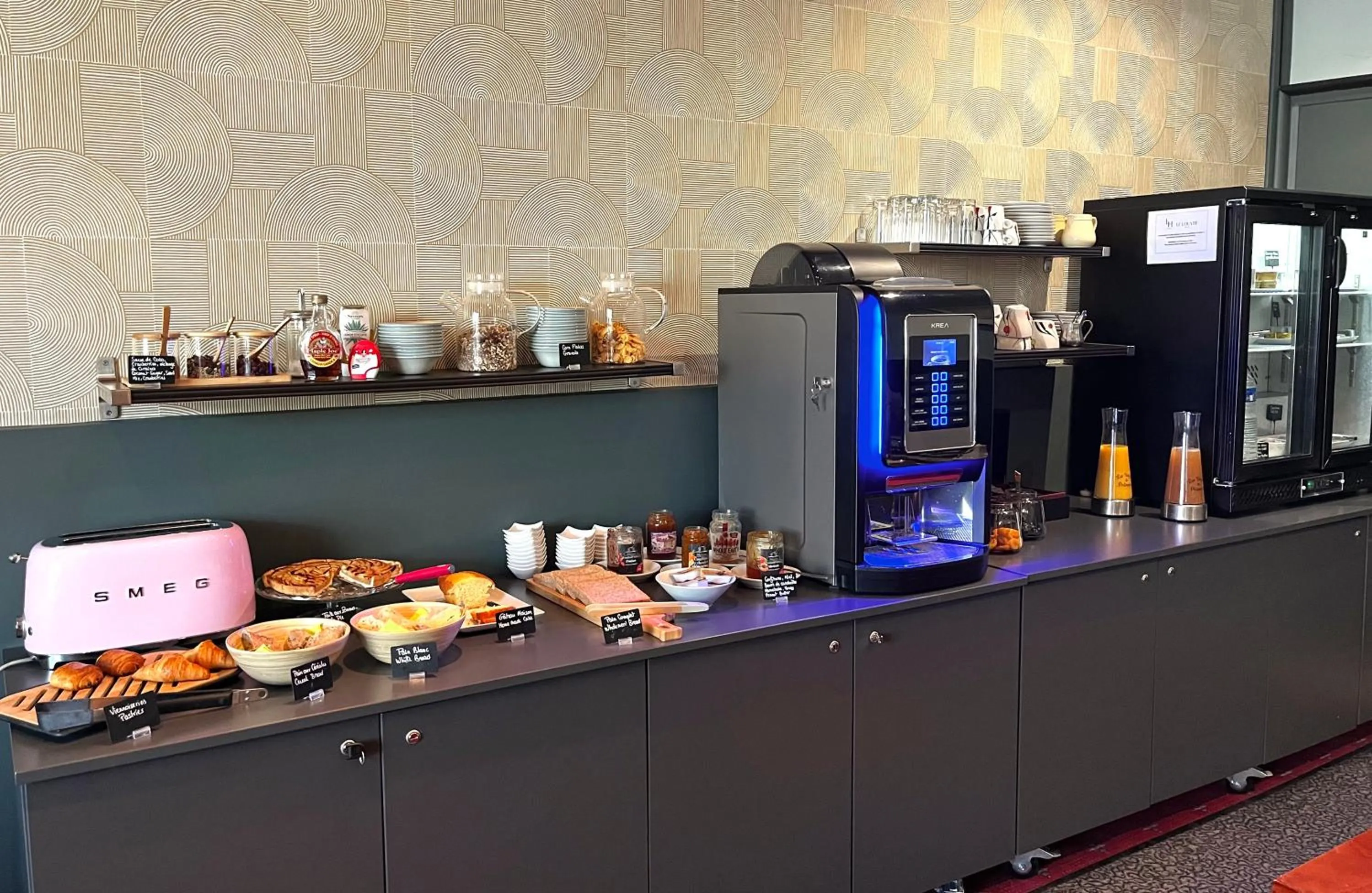 Buffet breakfast in Cit'Hotel Le Louvre Orange