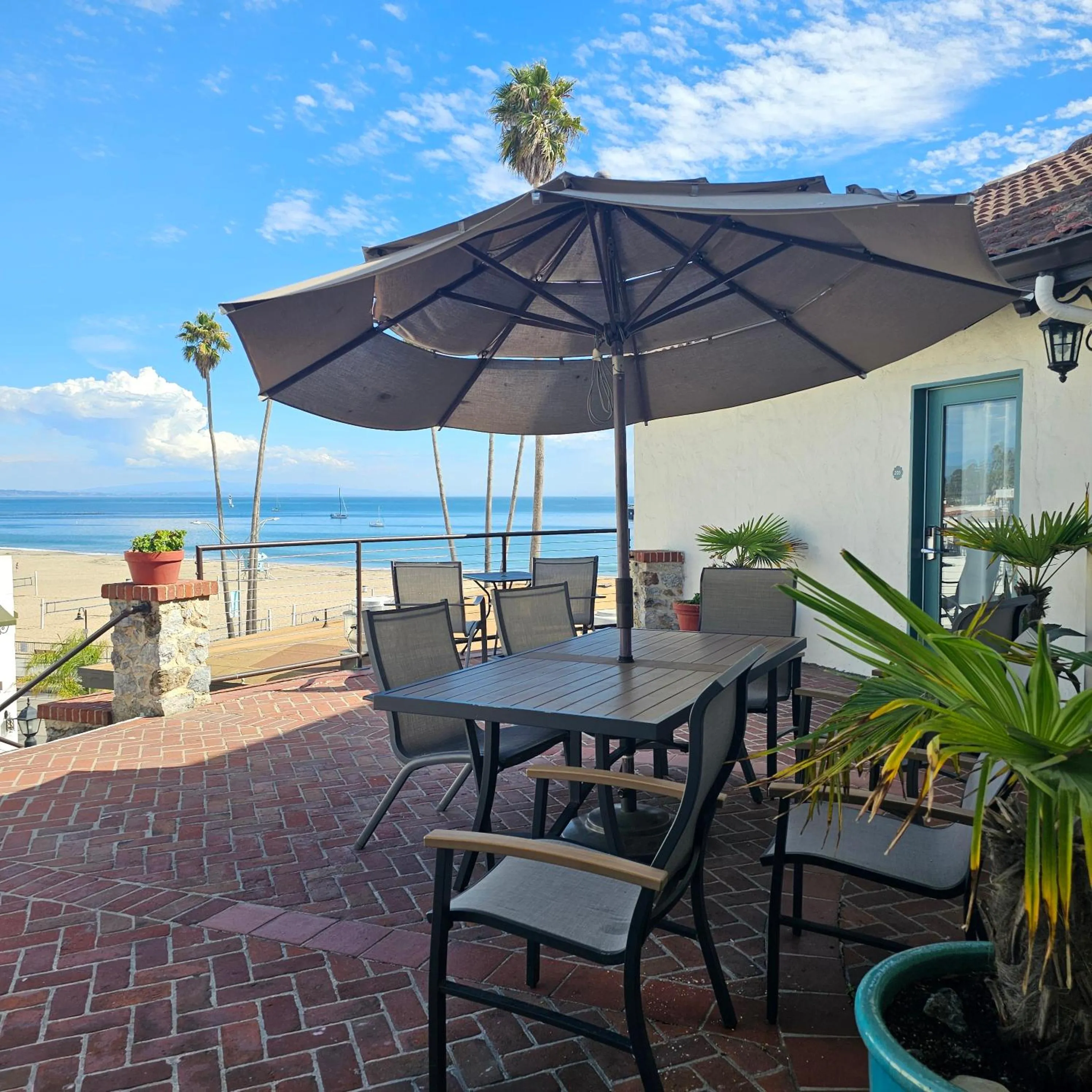 Casablanca Inn on The Beach