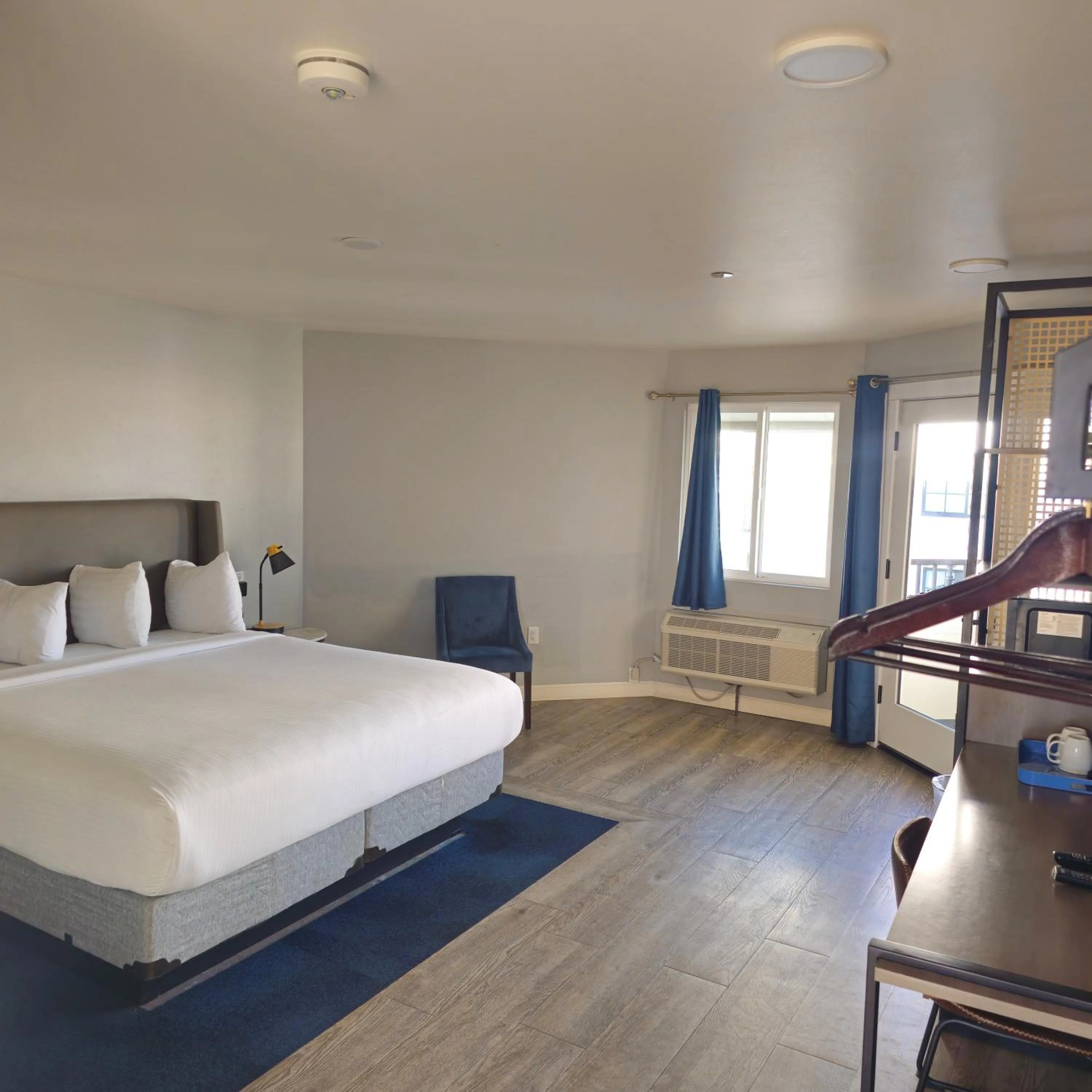 Bedroom, Bed in Casablanca Inn on The Beach