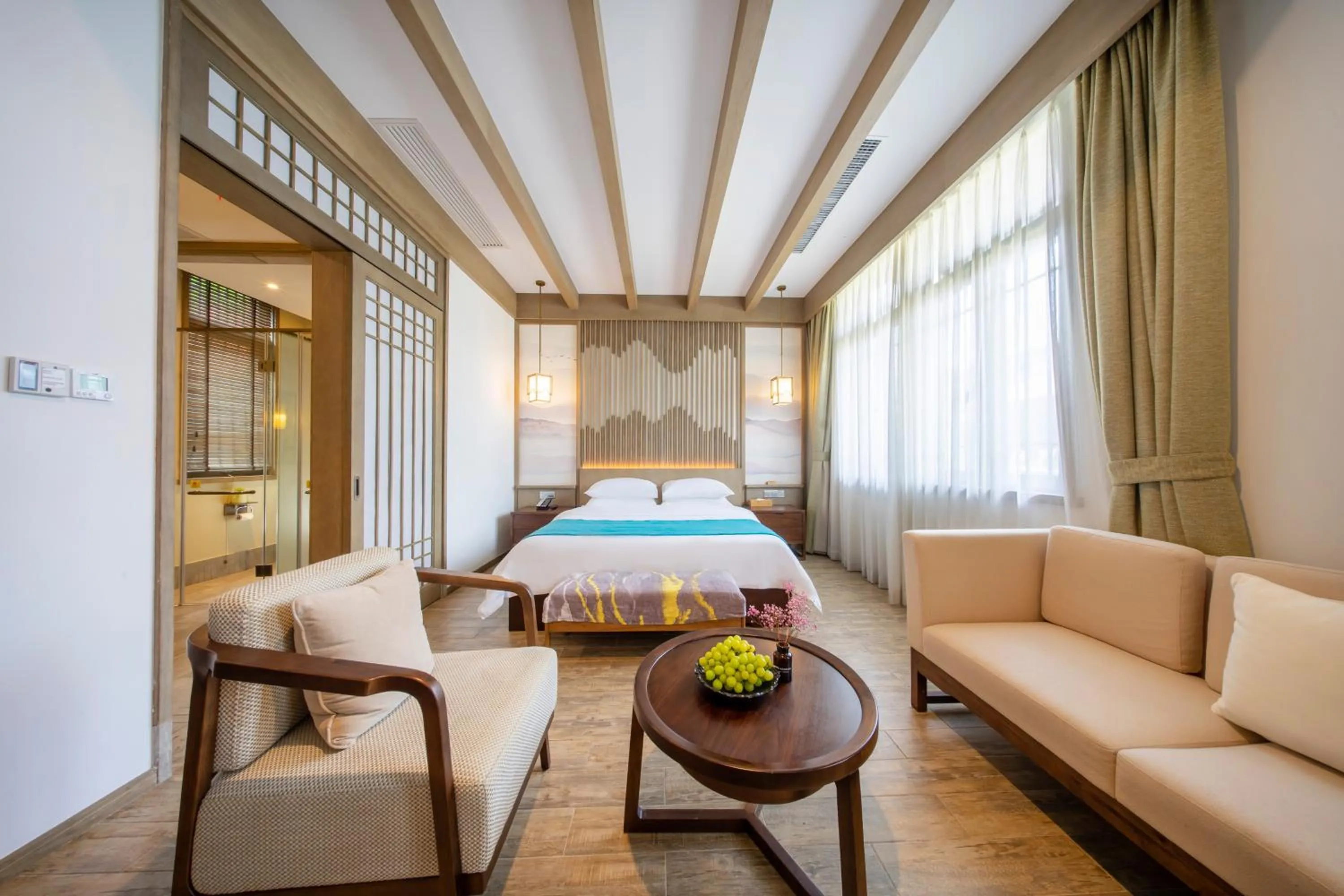 Bed in Blossom Hill Yuejingzhuang Hotel