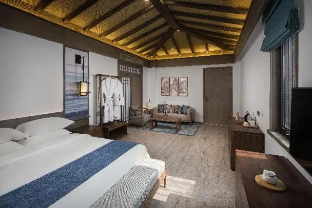 Bed in Blossom Hill Yuejingzhuang Hotel